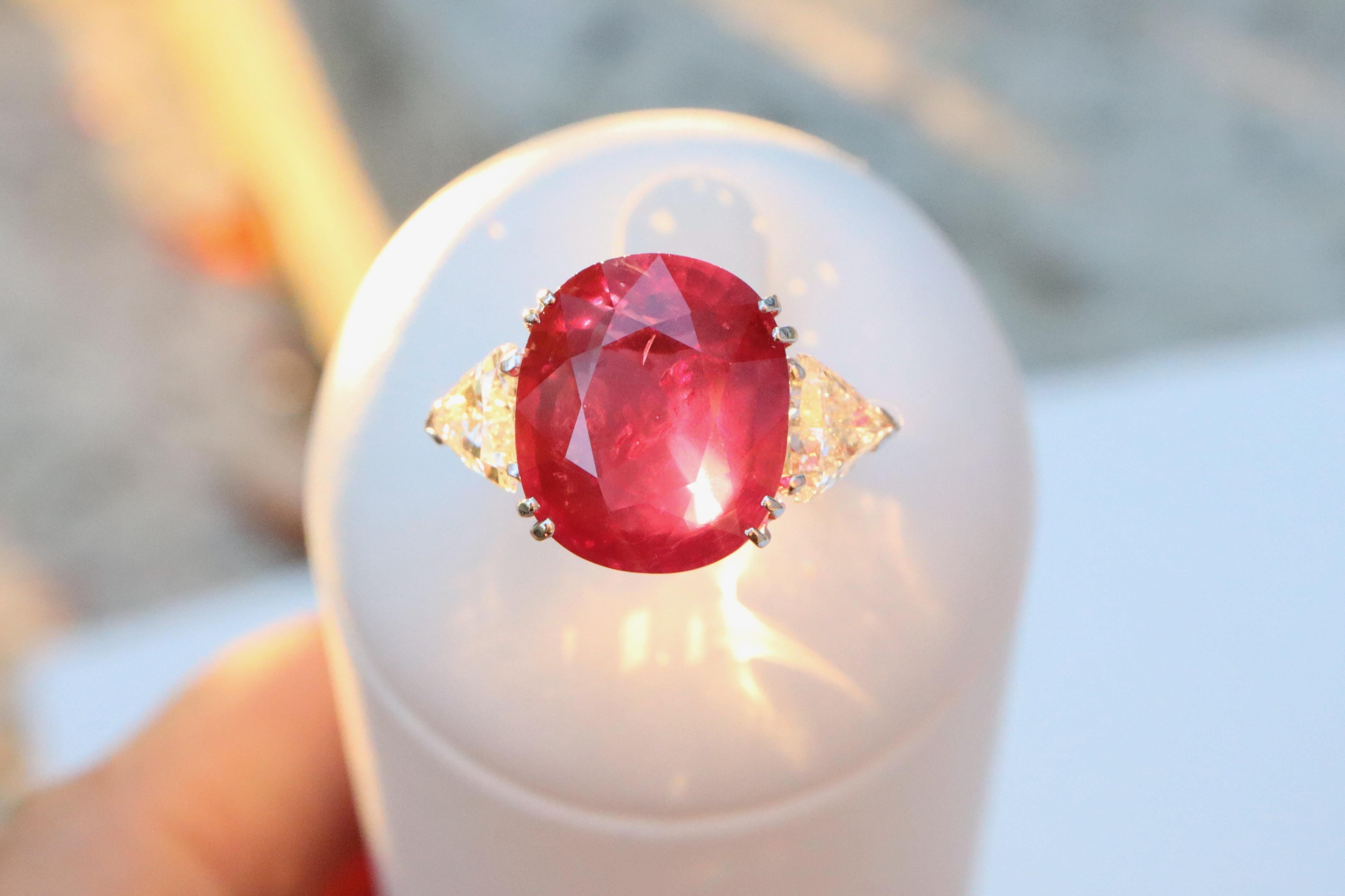 Ruby Ring Ruby 11, 4 Carat in 18 Carat White Gold and Diamonds 8