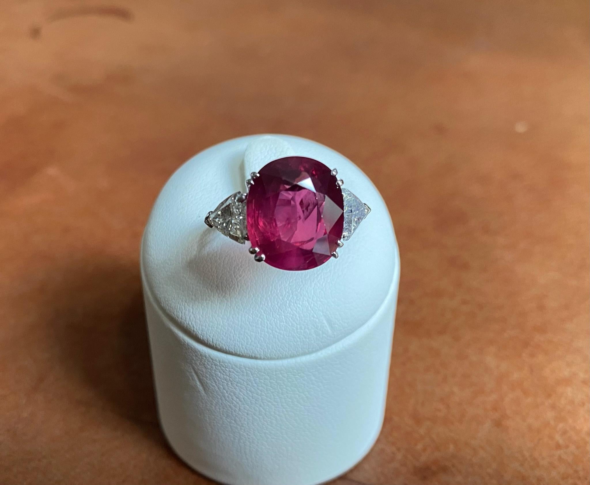Ruby Ring Ruby 11, 4 Carat in 18 Carat White Gold and Diamonds 1