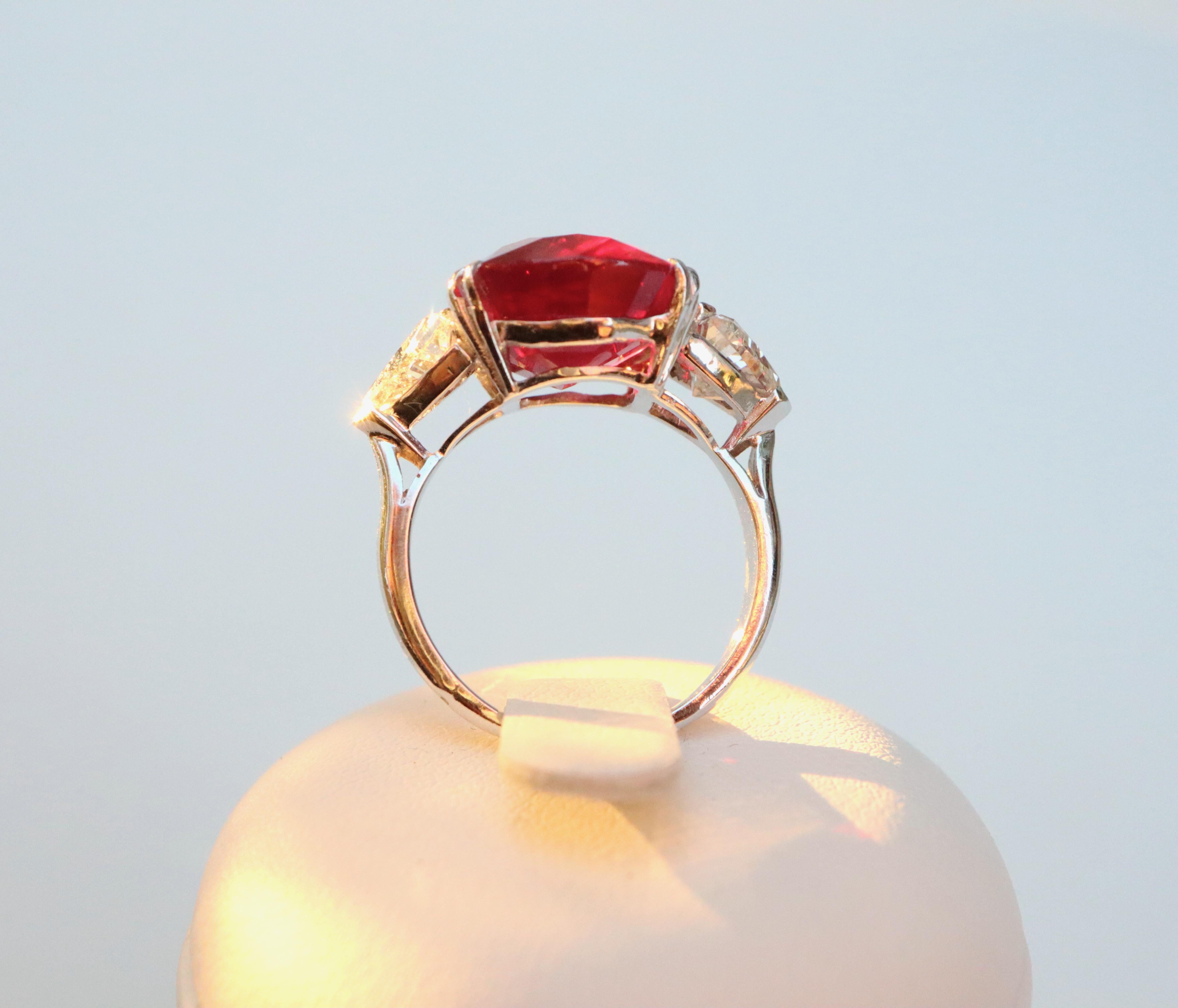 Ruby Ring Ruby 11, 4 Carat in 18 Carat White Gold and Diamonds In Good Condition In Paris, FR