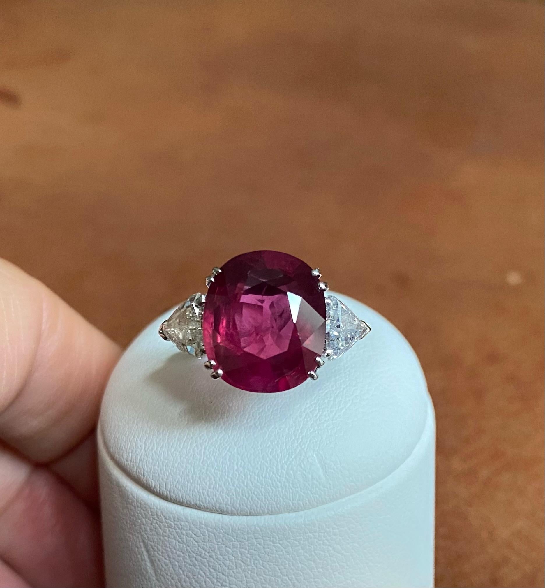 Ruby Ring Ruby 11, 4 Carat in 18 Carat White Gold and Diamonds 2