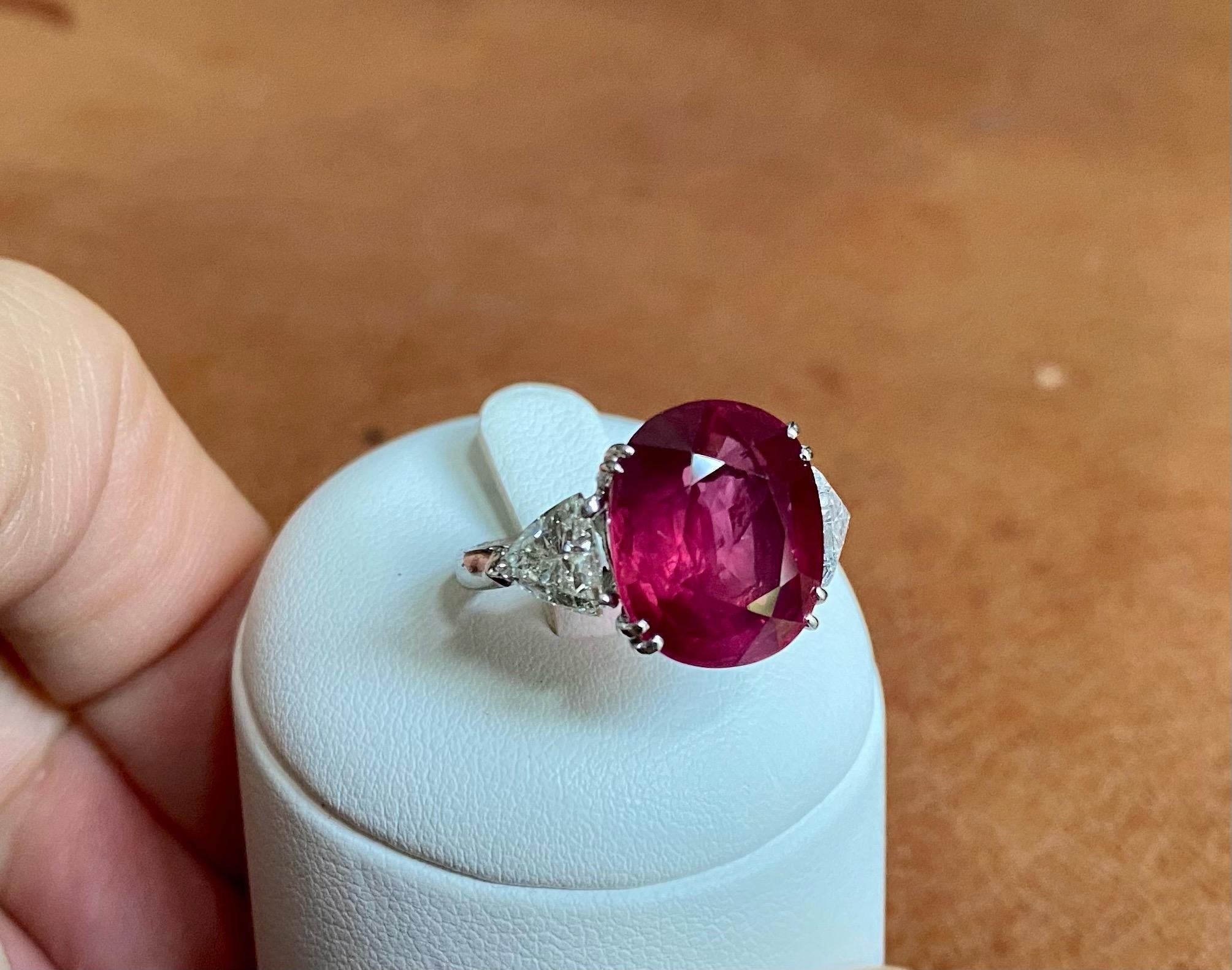 Ruby Ring Ruby 11, 4 Carat in 18 Carat White Gold and Diamonds 3