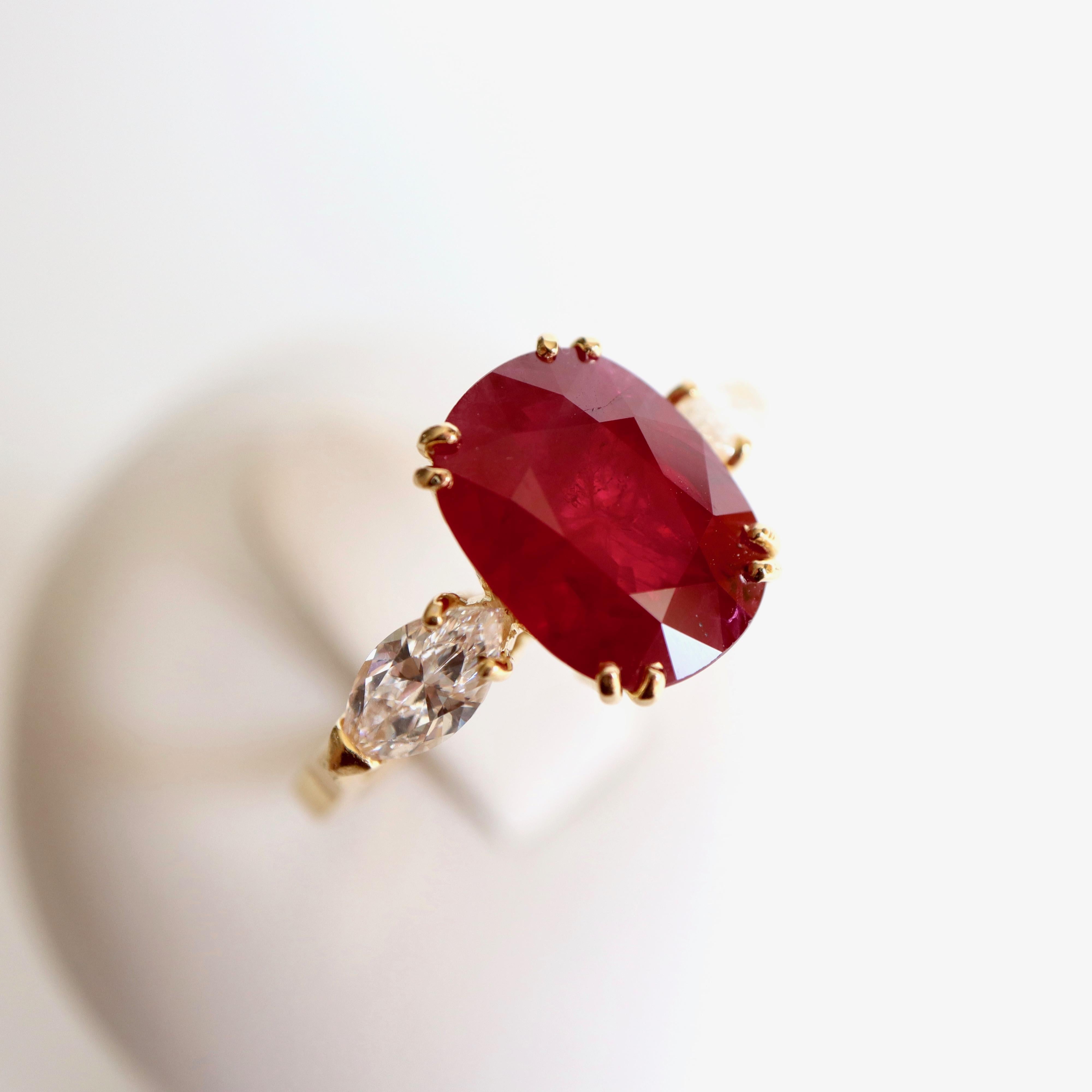 Ruby Ring in 18 Carat Yellow Gold Diamonds and Ruby 5.01 Carat For Sale 2