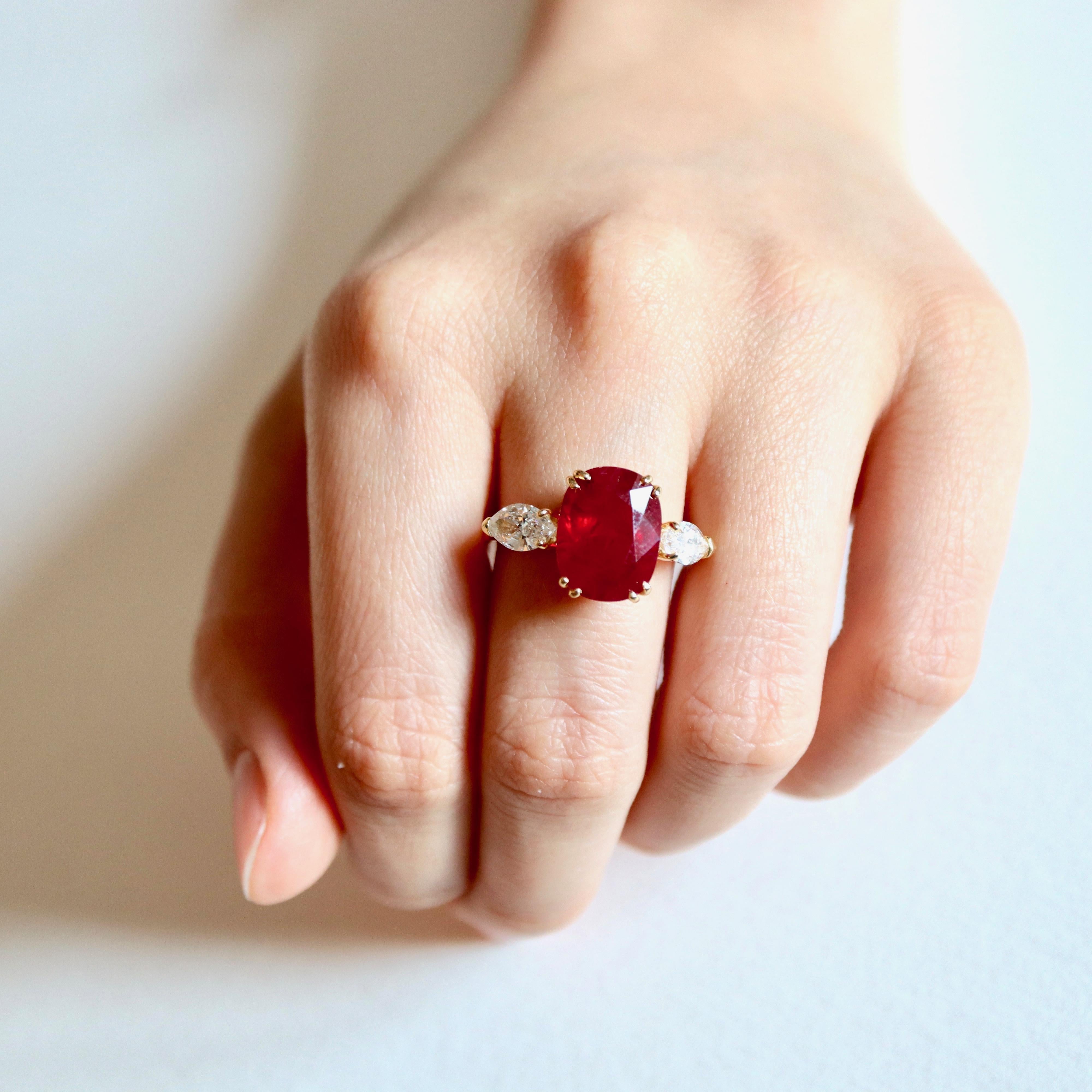 Ruby Ring in 18 Carat Yellow Gold Diamonds and Ruby 5.01 Carat For Sale 3