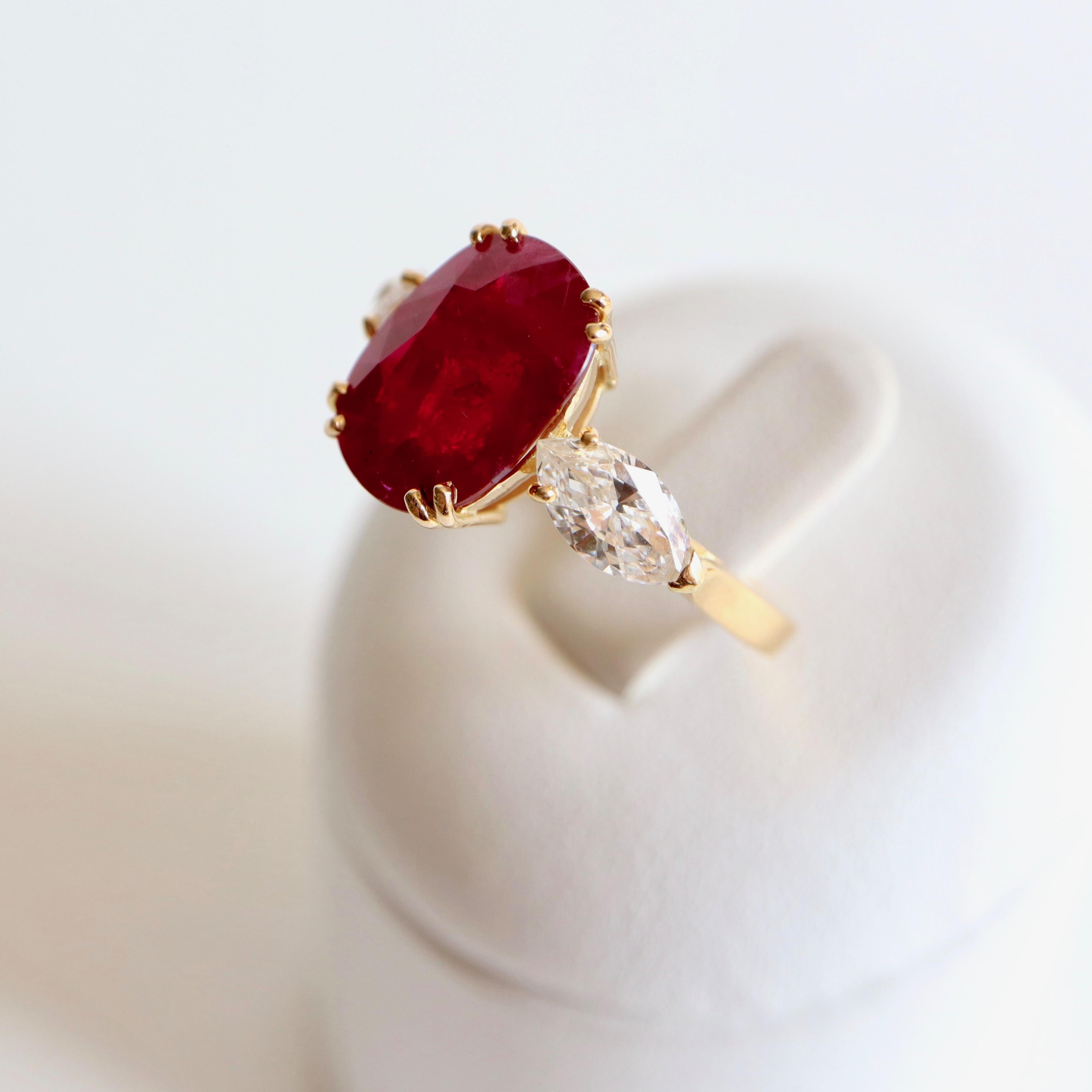 Ruby Ring in 18 Carat Yellow Gold Diamonds and Ruby 5.01 Carat In Good Condition For Sale In Paris, FR