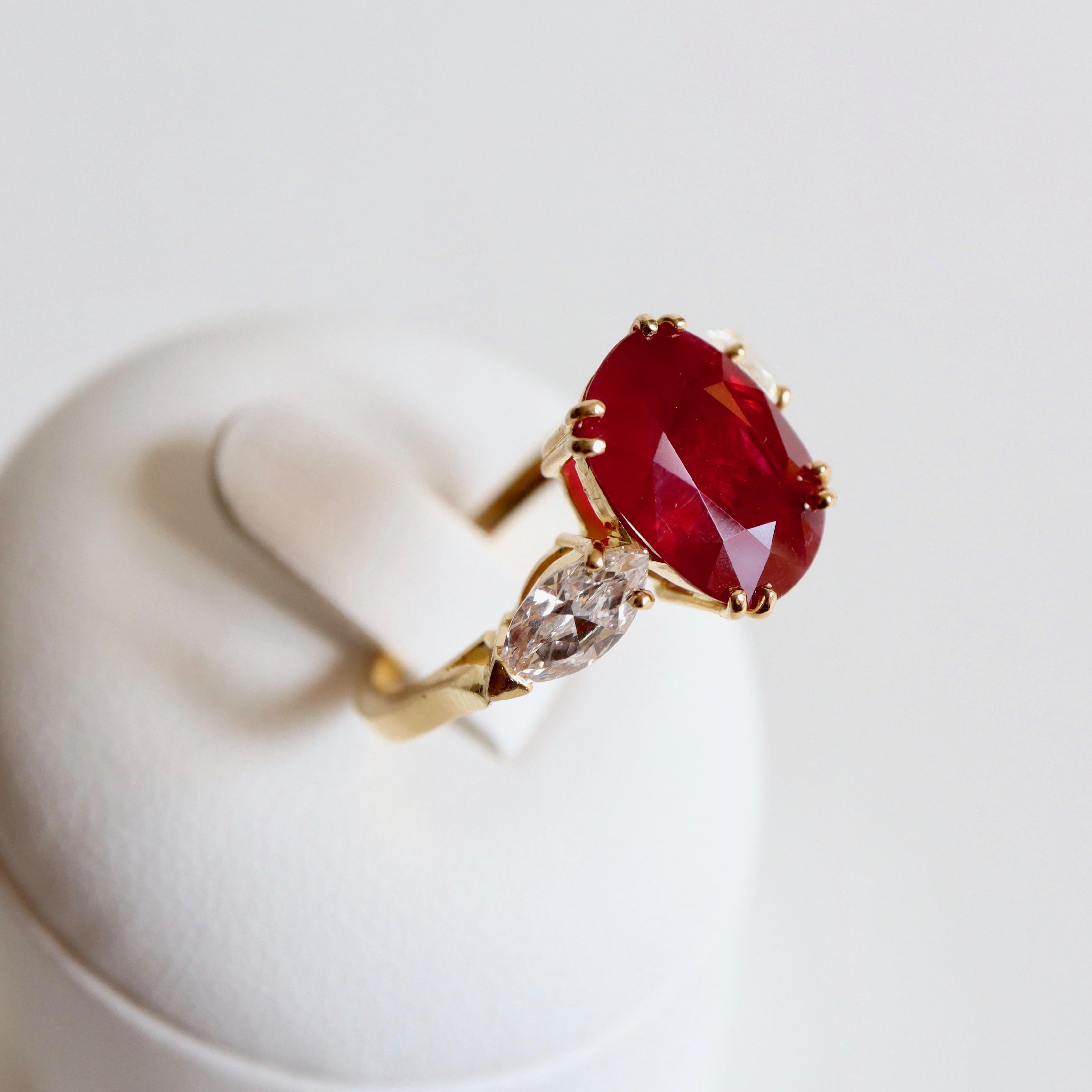 Women's Ruby Ring in 18 Carat Yellow Gold Diamonds and Ruby 5.01 Carat For Sale