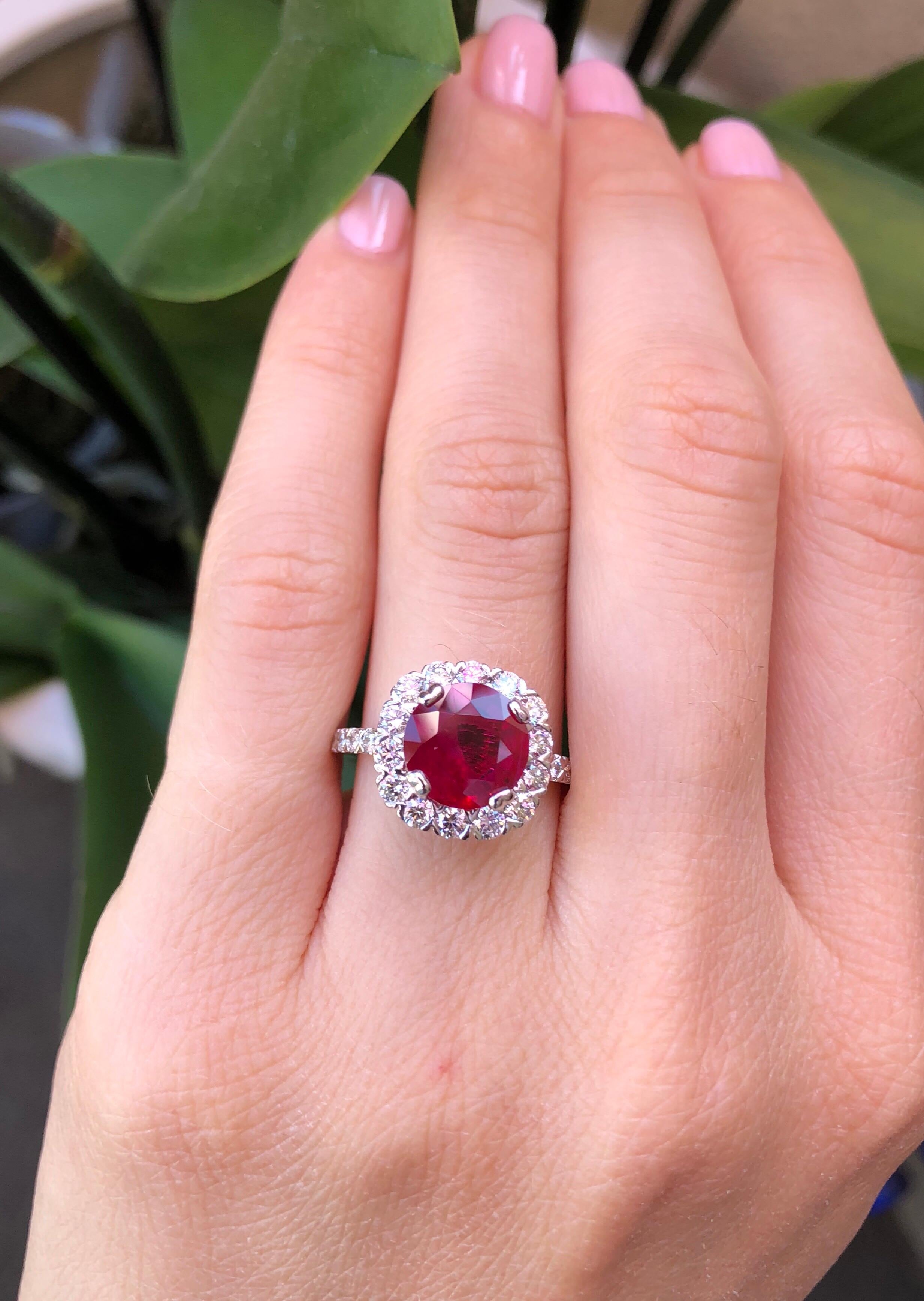 Contemporary Ruby Ring Intense Red 2.53 Carats