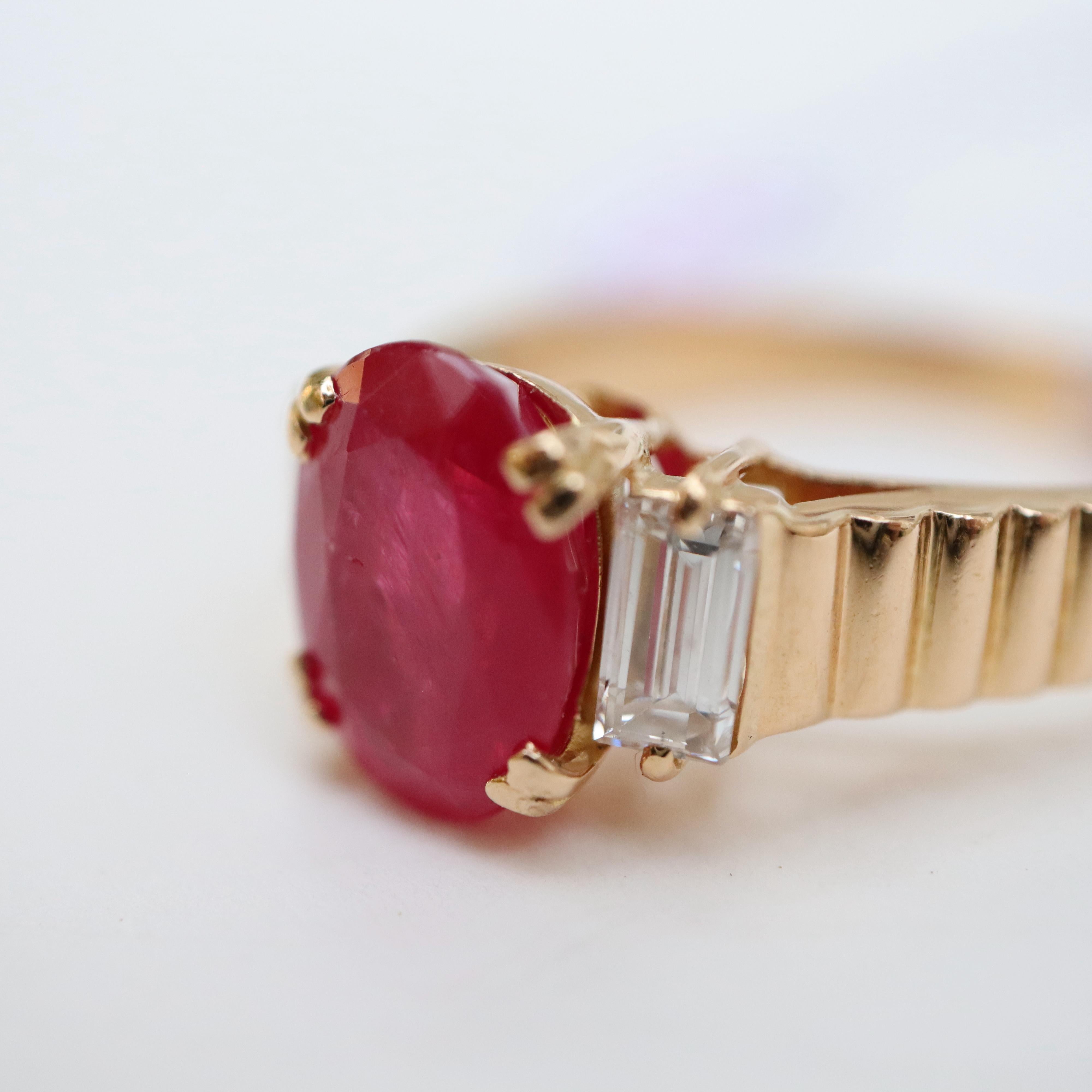Ruby Ring Ruby 2.3 Carat in 18 Carat Yellow Gold Baguette Diamonds Vintage For Sale 6