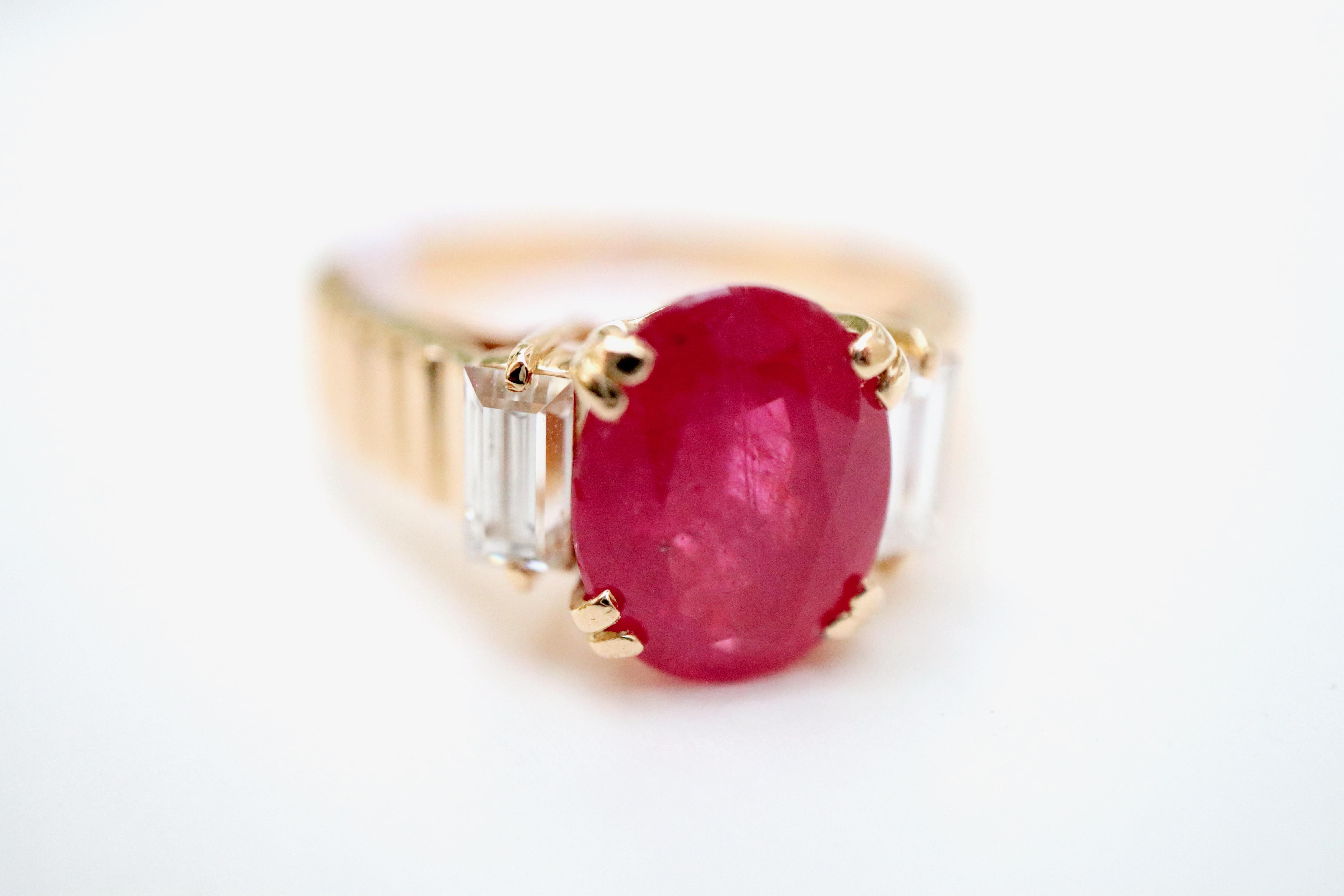 Ruby Ring Ruby 2.3 Carat in 18 Carat Yellow Gold Baguette Diamonds Vintage For Sale 7