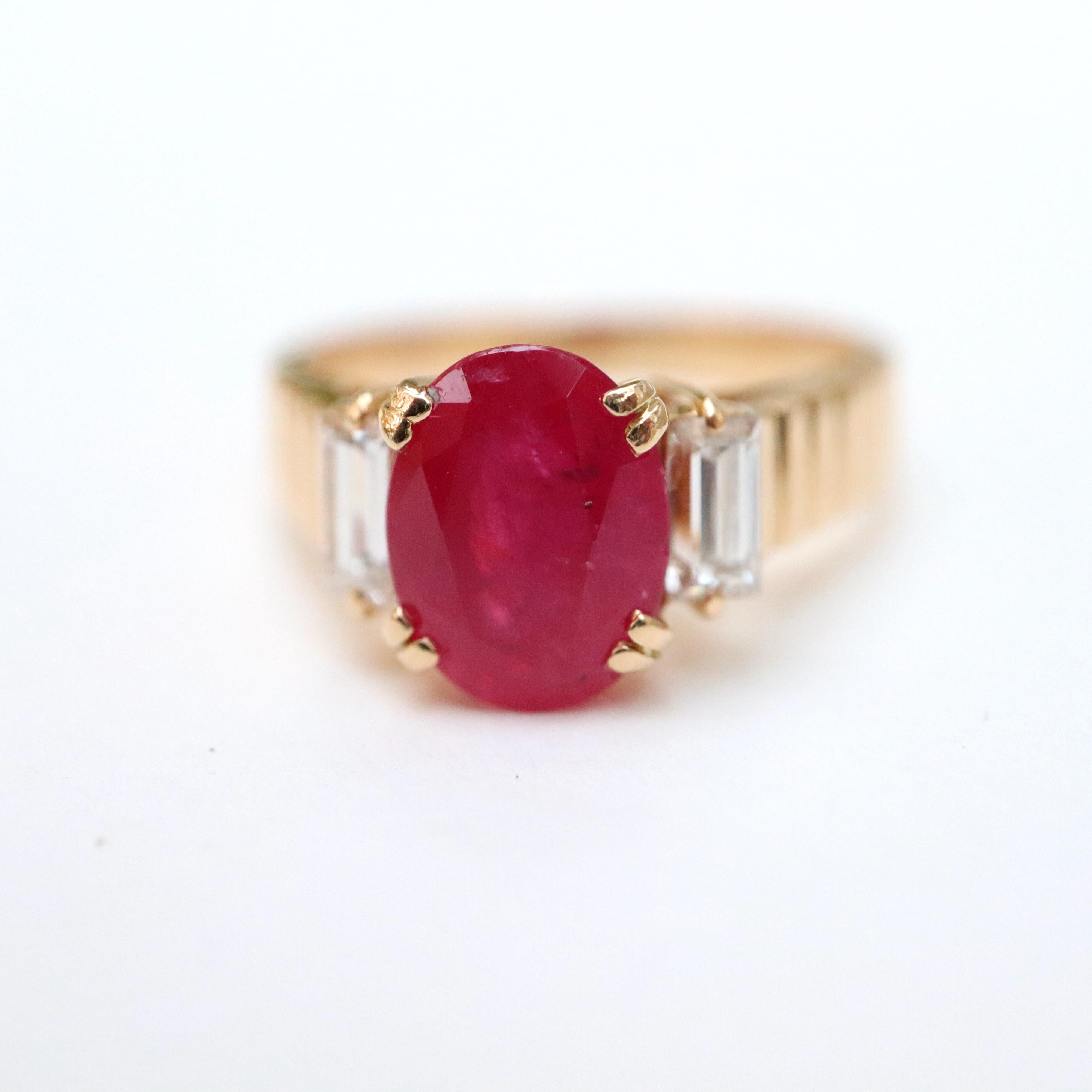 18K Yellow Gold Ruby Ring and Diamonds vintage ring
Gadrooned yellow gold ring holding a Ruby of 2.30 Carats set with 4 double claws supported by a Baguette Diamond on either side of 0.20 Carat, total weight of diamonds: 0.4 Carat.
GEMPARIS