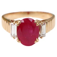 Ruby Ring Ruby 2.3 Carat in 18 Carat Yellow Gold Baguette Diamonds Vintage