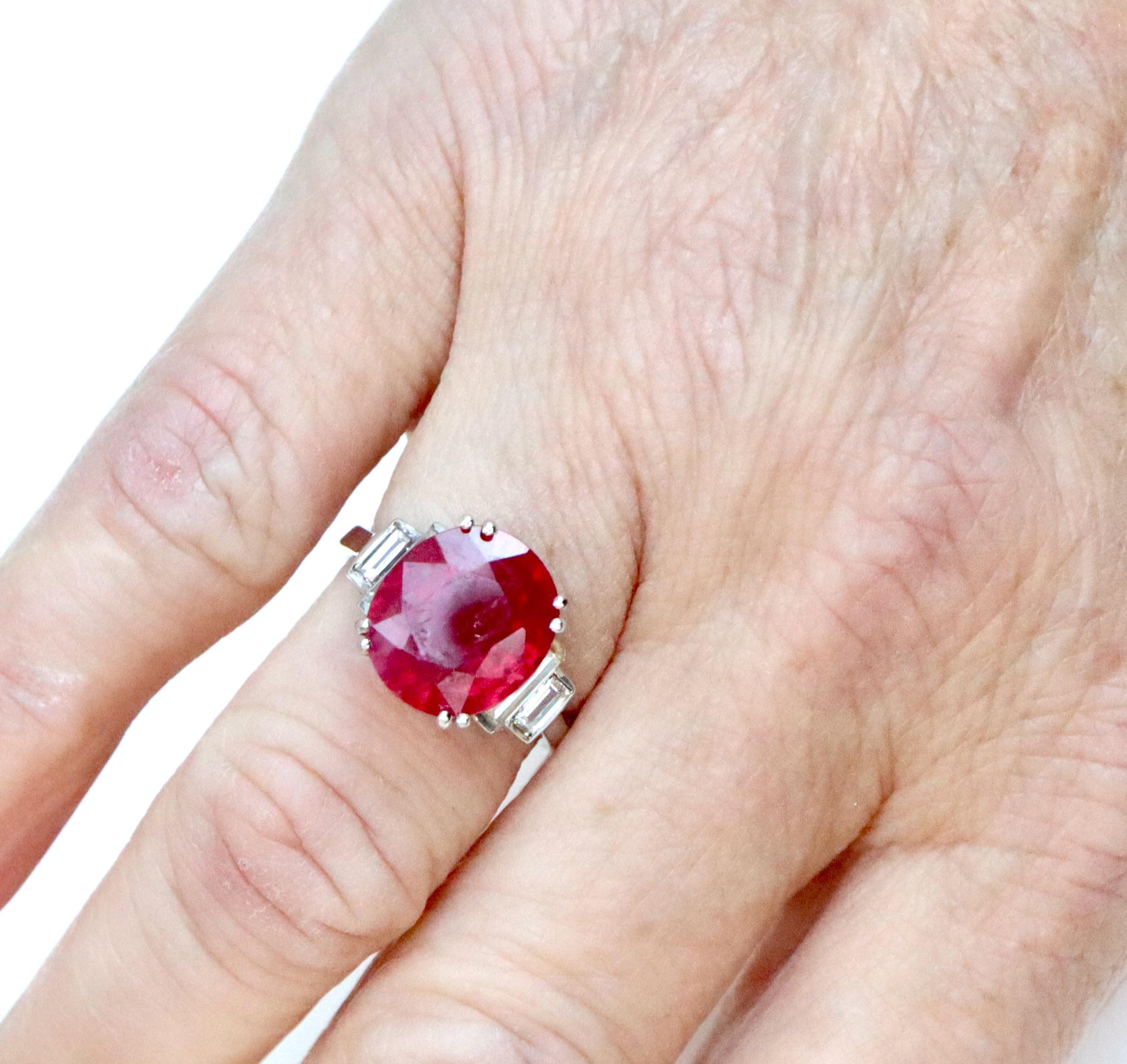 Ruby Ring Ruby 6.4 Carat in 18 Carat White Gold and Diamonds For Sale 3