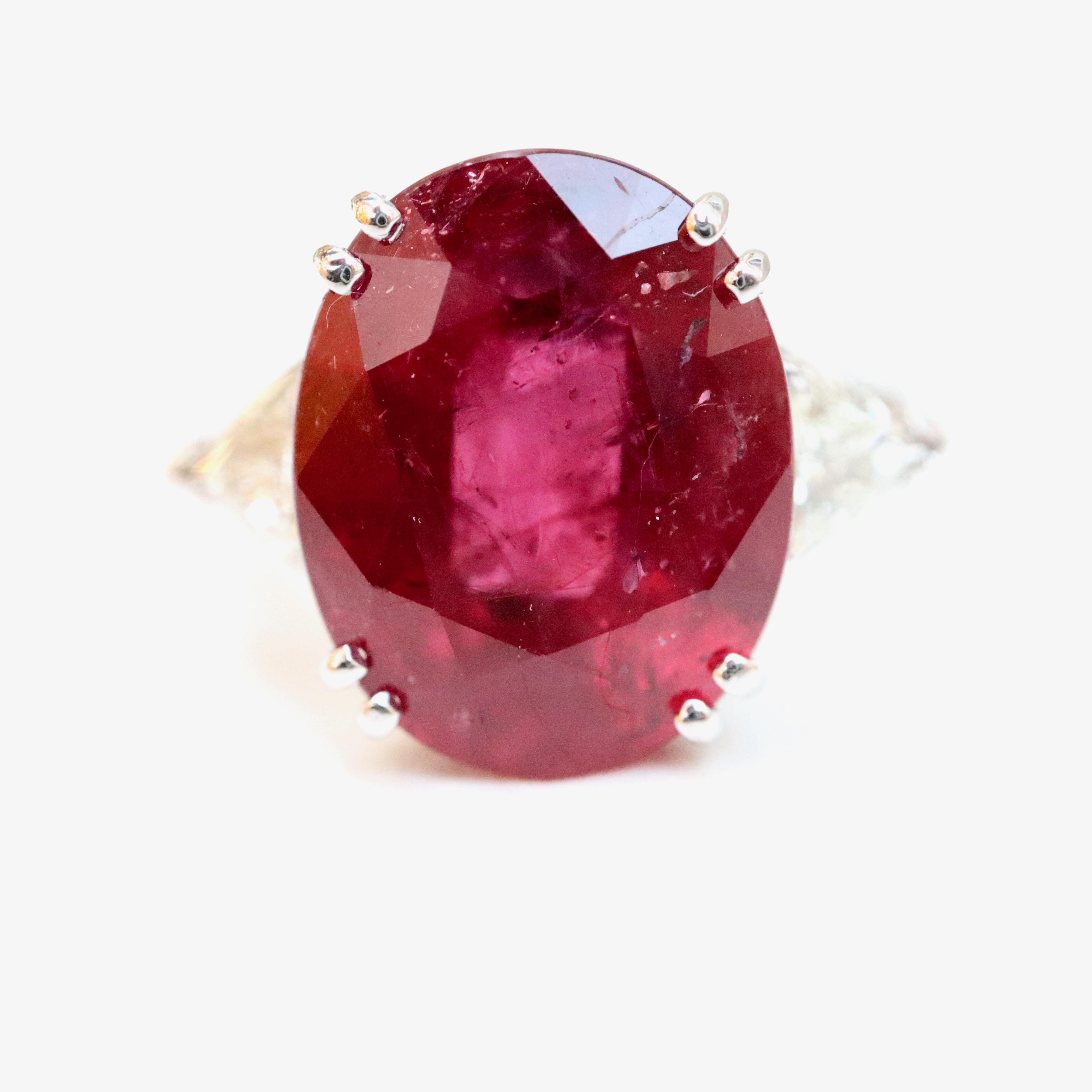 Ruby Ring Ruby 6.8 Carat in 18 Carat White Gold Triangle Diamonds For Sale 1
