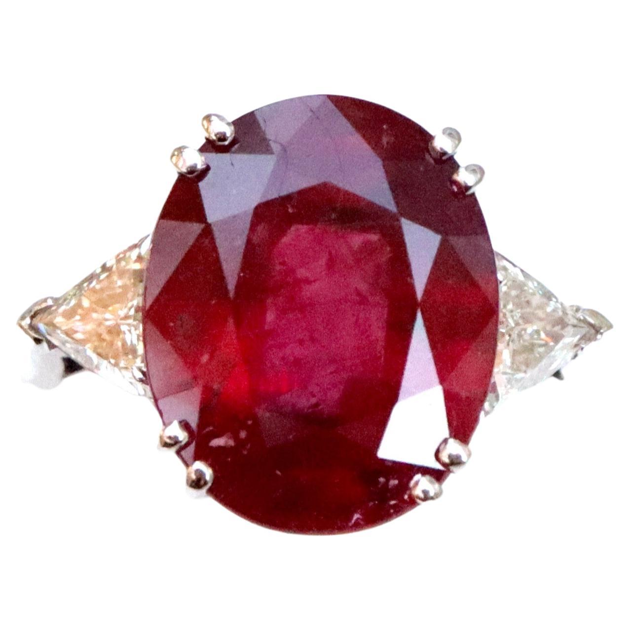 Ruby Ring Ruby 6.8 Carat in 18 Carat White Gold Triangle Diamonds For Sale