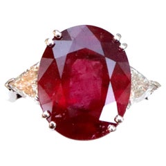 Ruby Ring Ruby 6.8 Carat in 18 Carat White Gold Triangle Diamonds