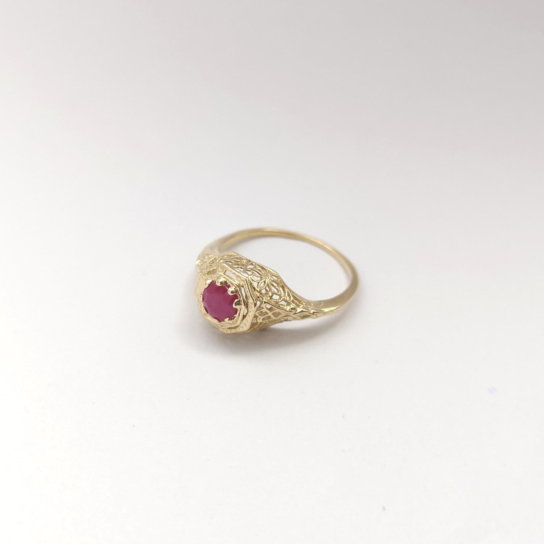 Anello con rubino incastonato in oro 14K in vendita 4