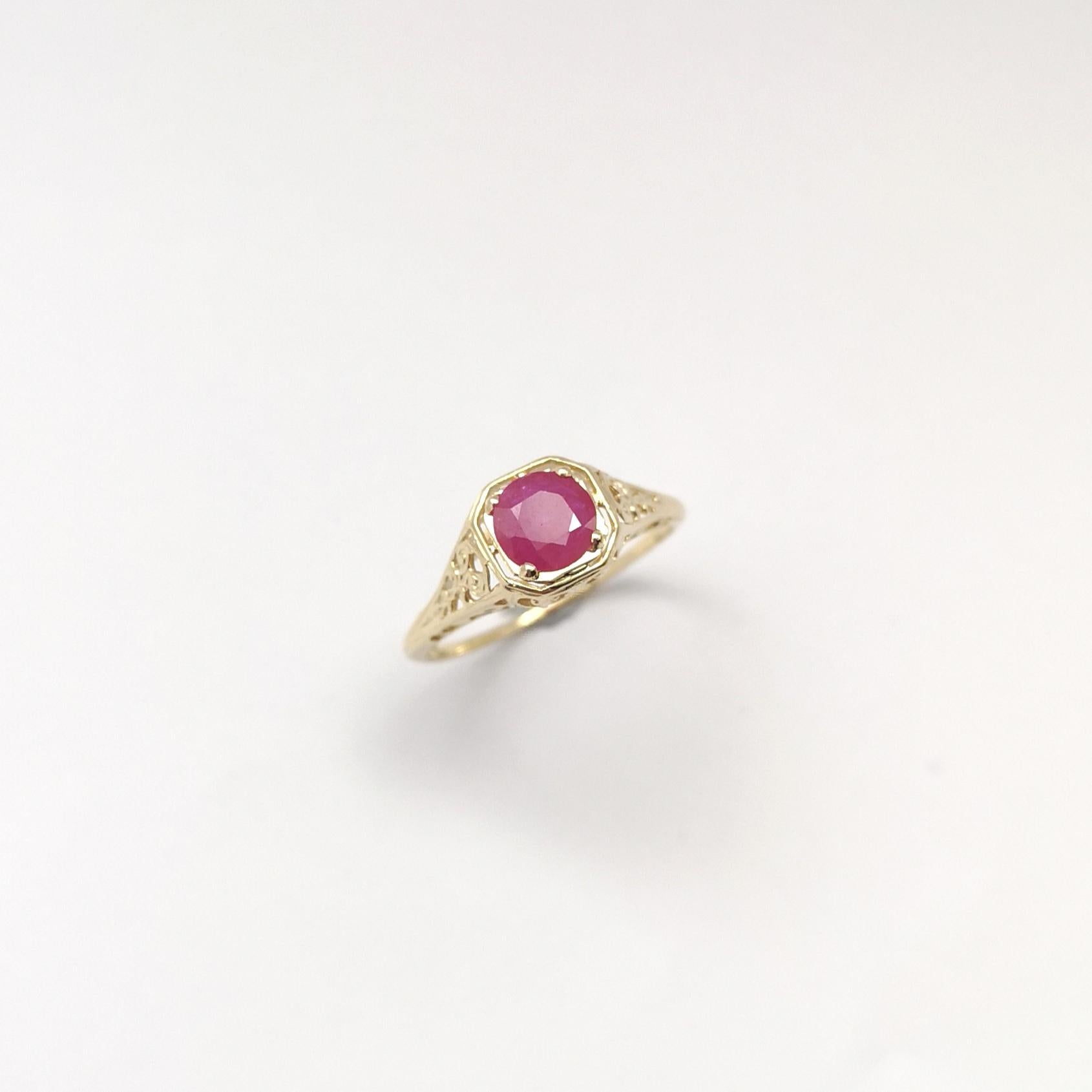 Anillo de rubí engastado en oro de 14 quilates en venta 5