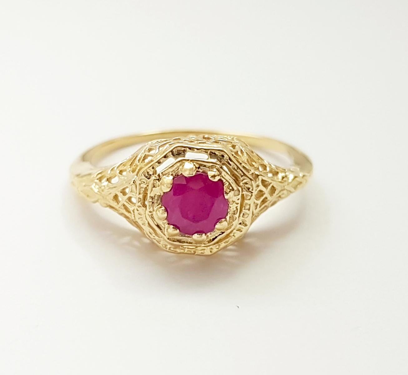 Anello con rubino incastonato in oro 14K in vendita 6