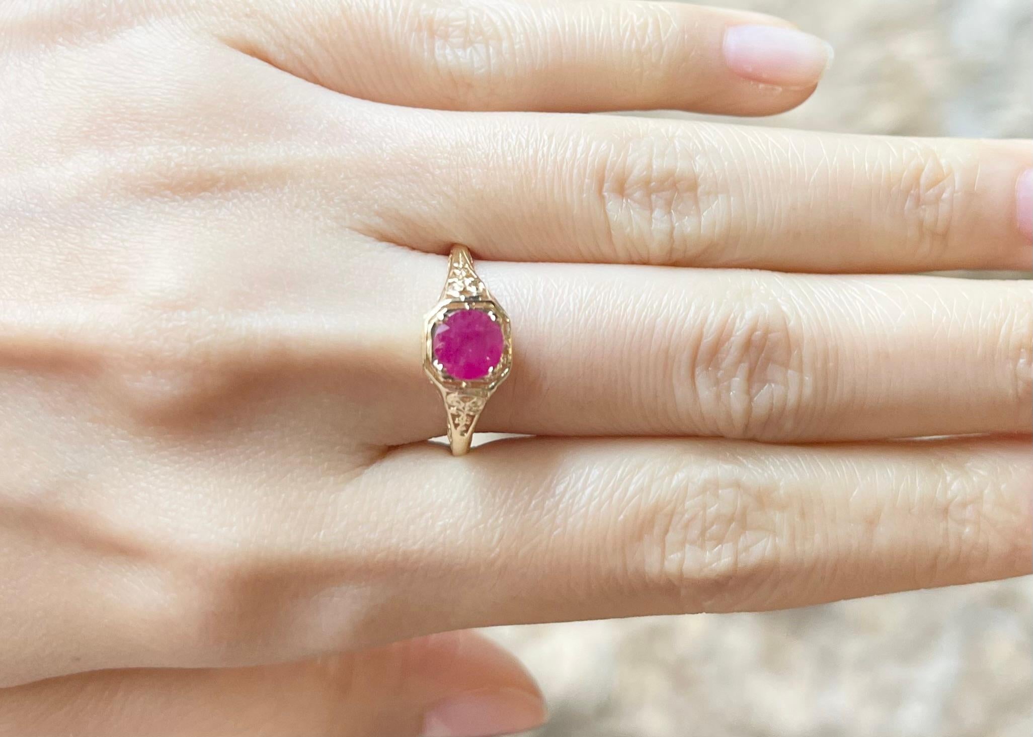 Anillo de rubí engastado en oro de 14 quilates Art Decó en venta