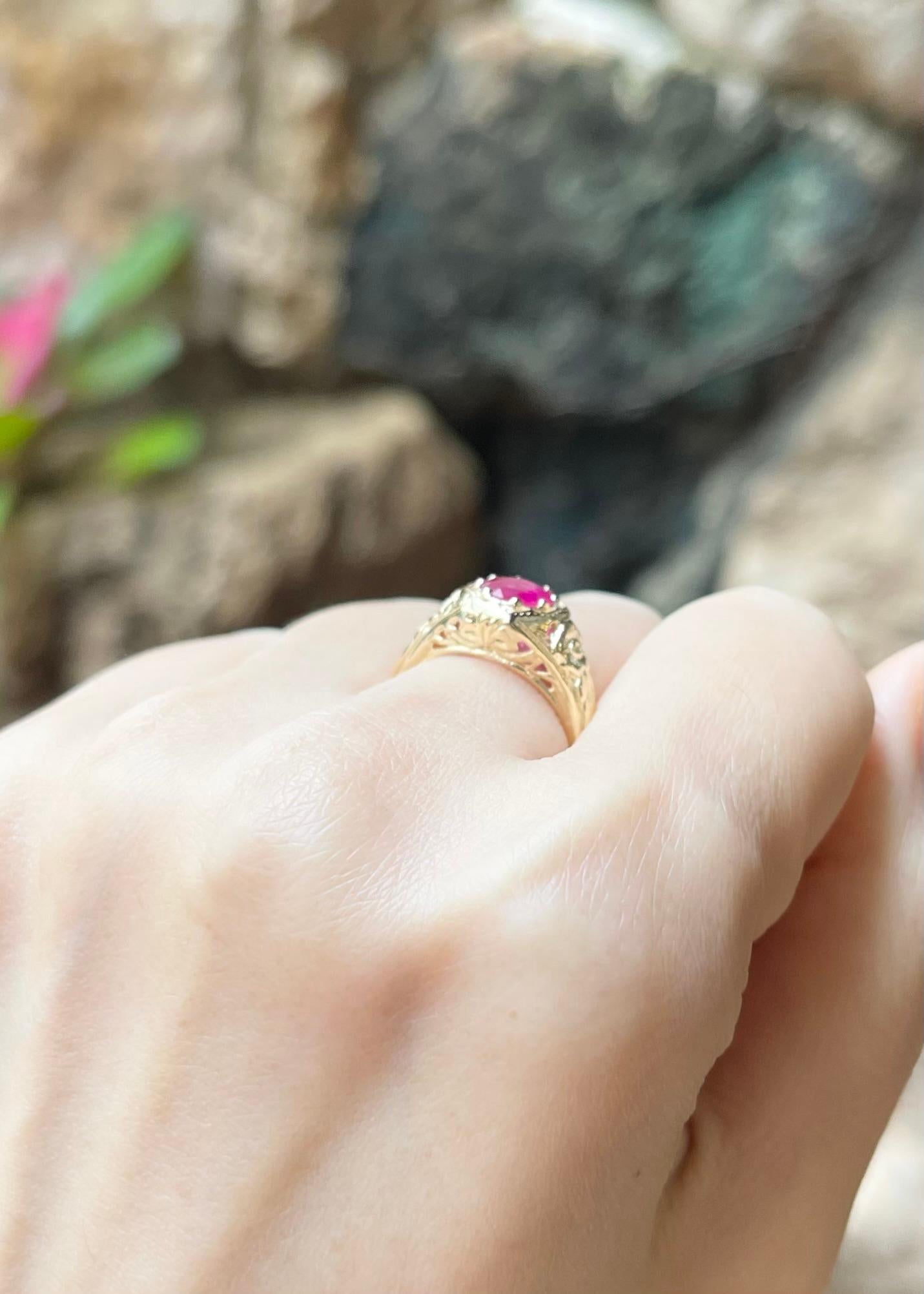 Femenino o masculino Anillo de rubí engastado en oro de 14 quilates en venta