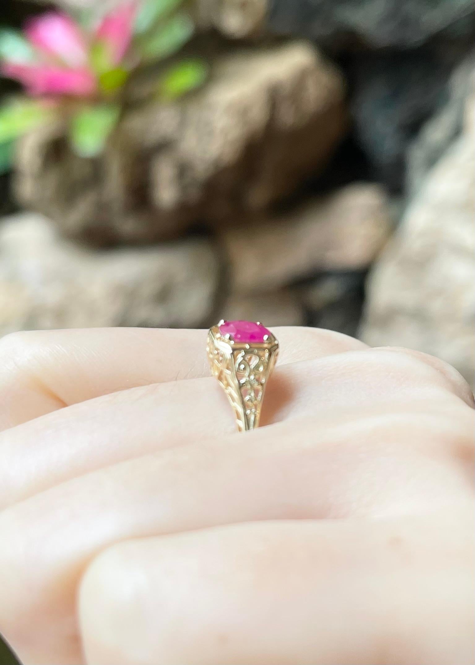 Anillo de rubí engastado en oro de 14 quilates en venta 1