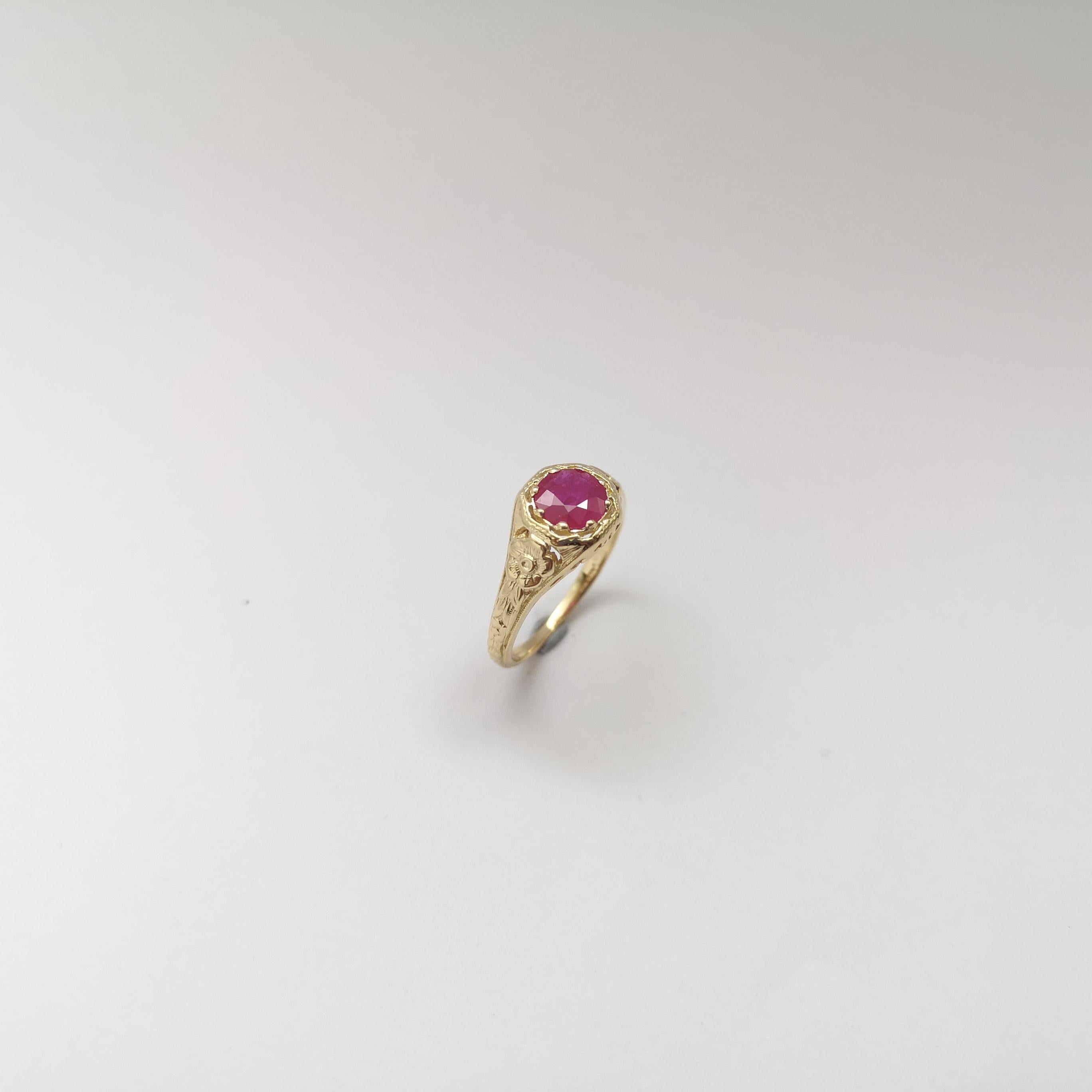 Anillo de rubí engastado en oro de 14 quilates en venta 2