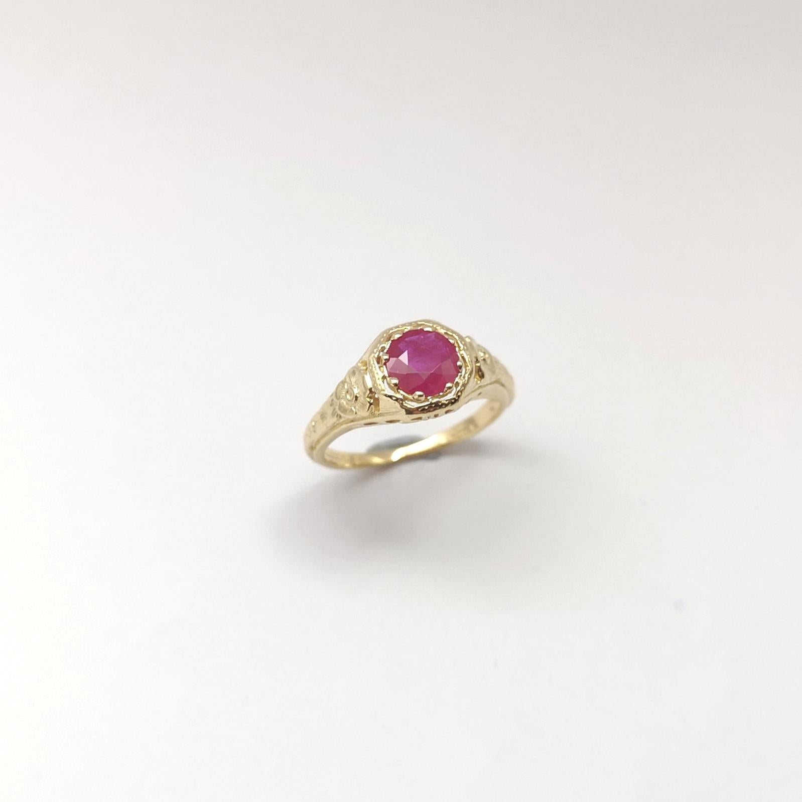 Anillo de rubí engastado en oro de 14 quilates en venta 3