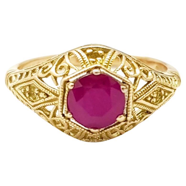 Anillo de rubí engastado en oro de 14 quilates
