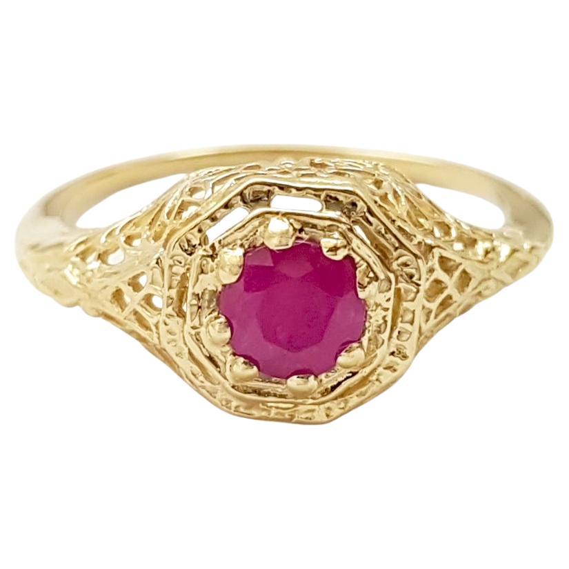 Anillo de rubí engastado en oro de 14 quilates