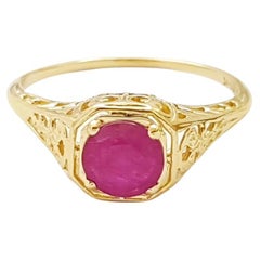 Anillo de rubí engastado en oro de 14 quilates