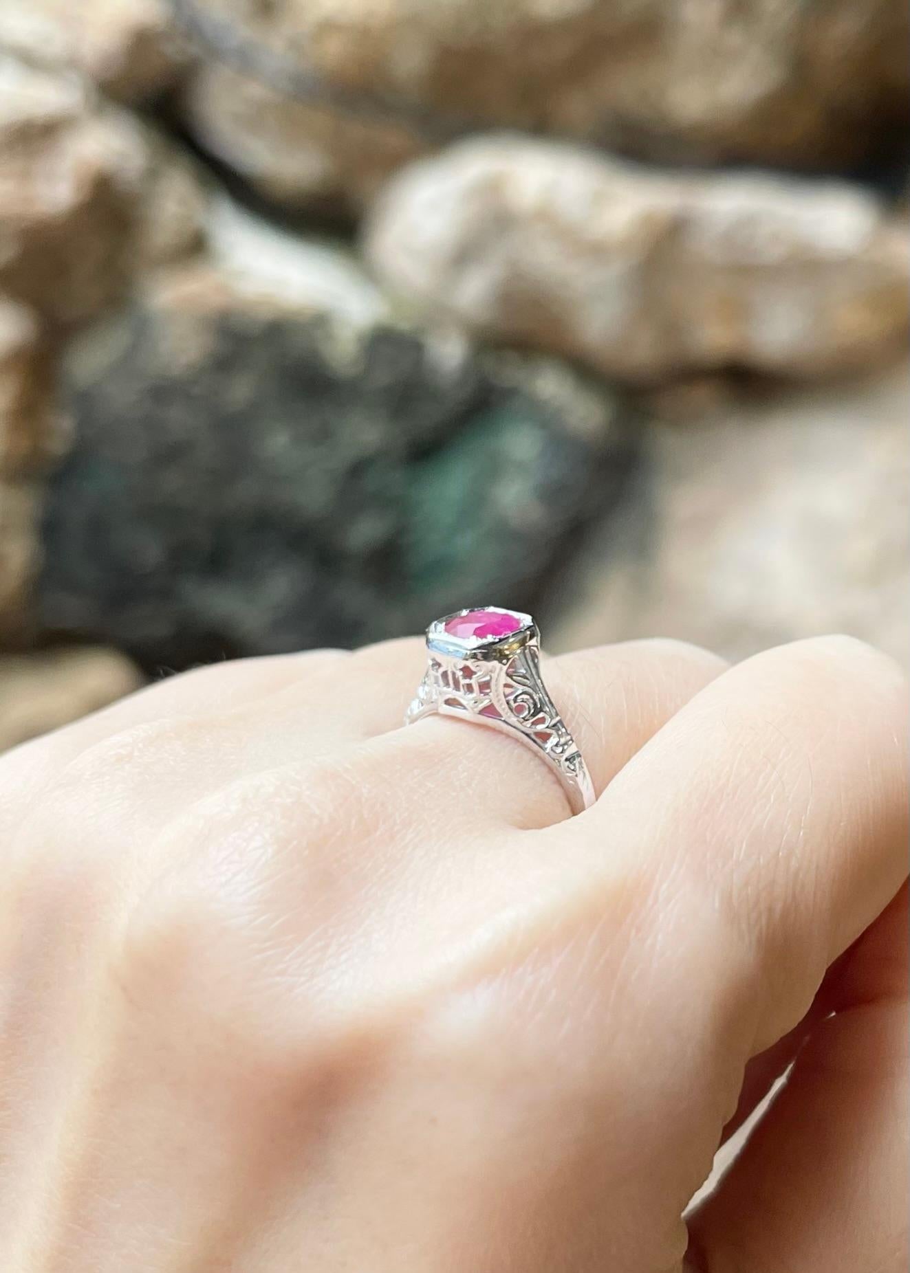 Rubinring in 14 Karat Weißgold gefasst in Fassungen für Damen oder Herren im Angebot