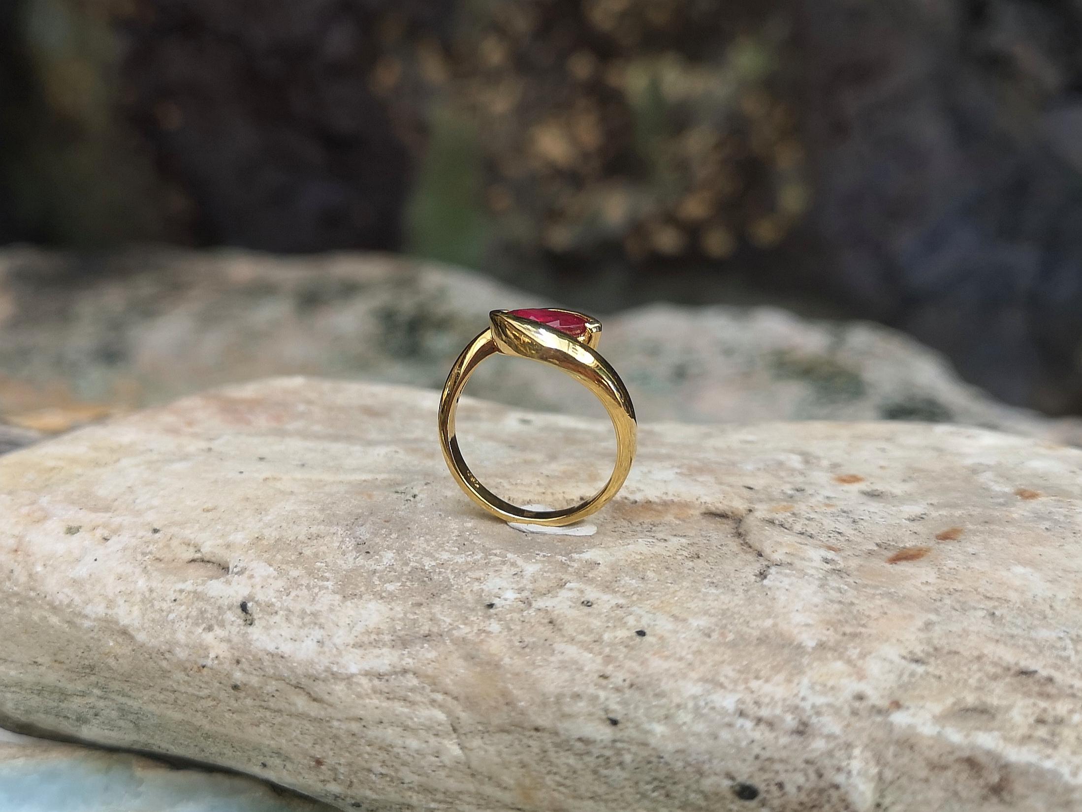Bague en or 18 carats sertie de rubis en vente 5