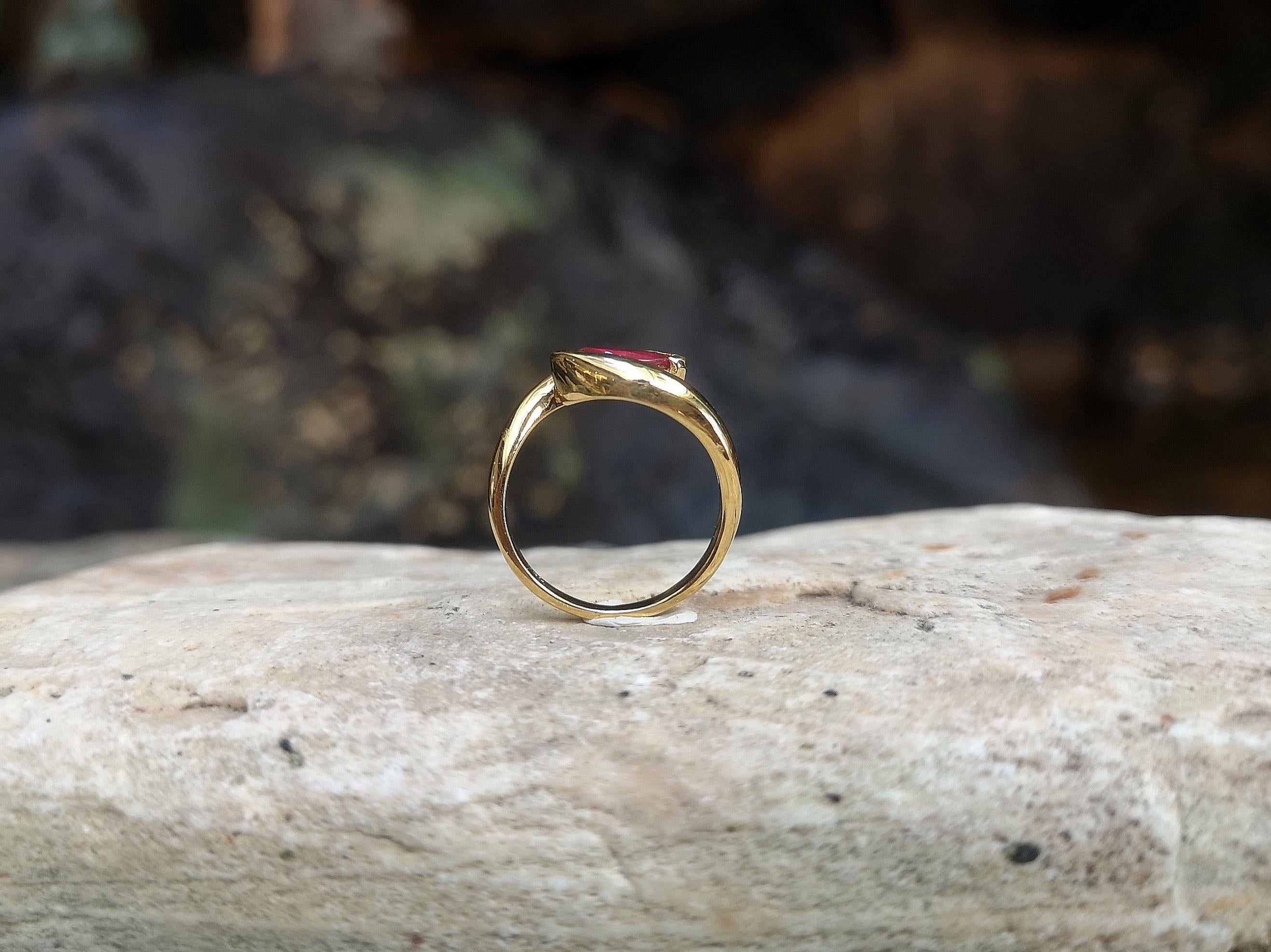 Bague en or 18 carats sertie de rubis en vente 7