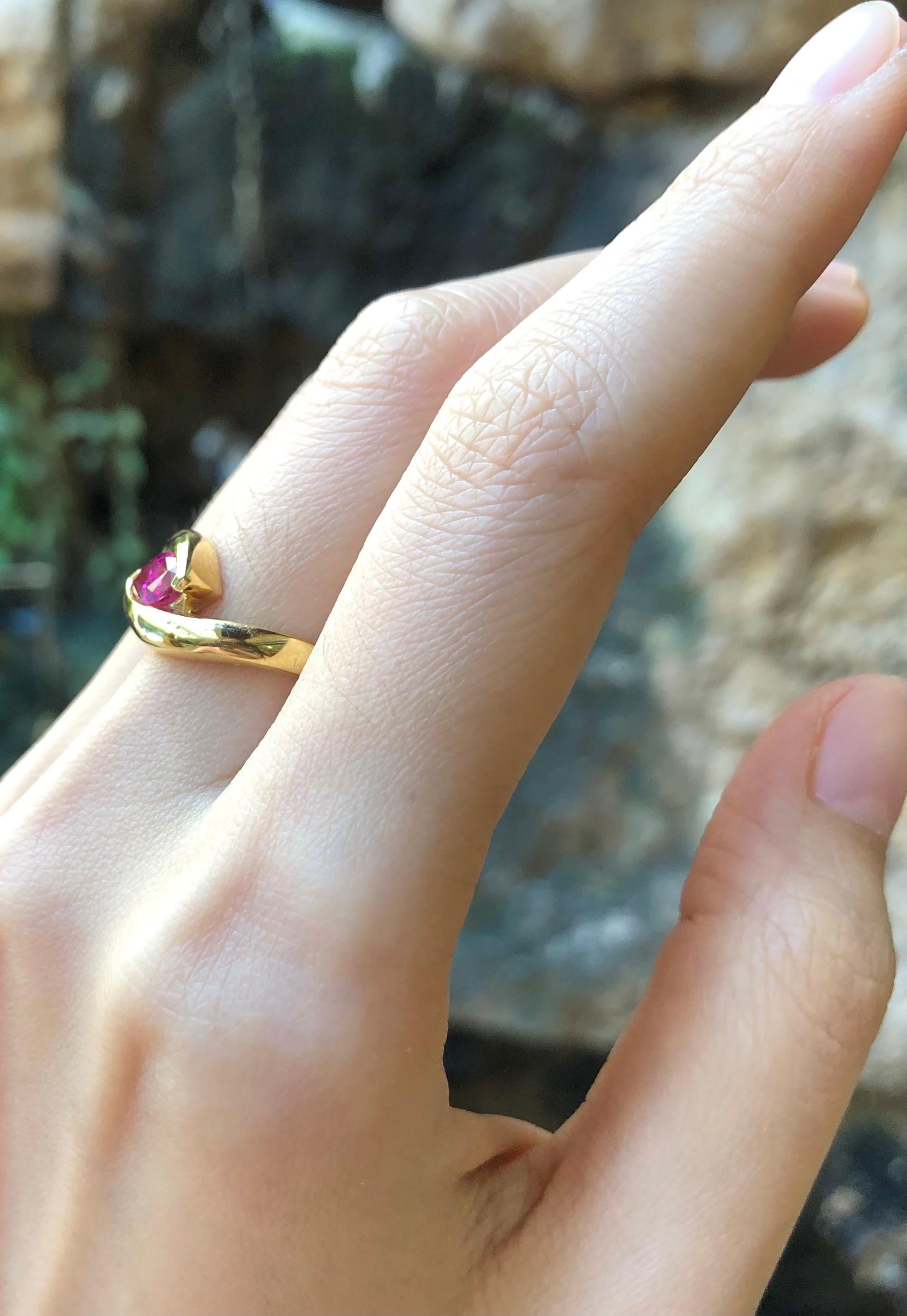 Taille Marquise Bague en or 18 carats sertie de rubis en vente