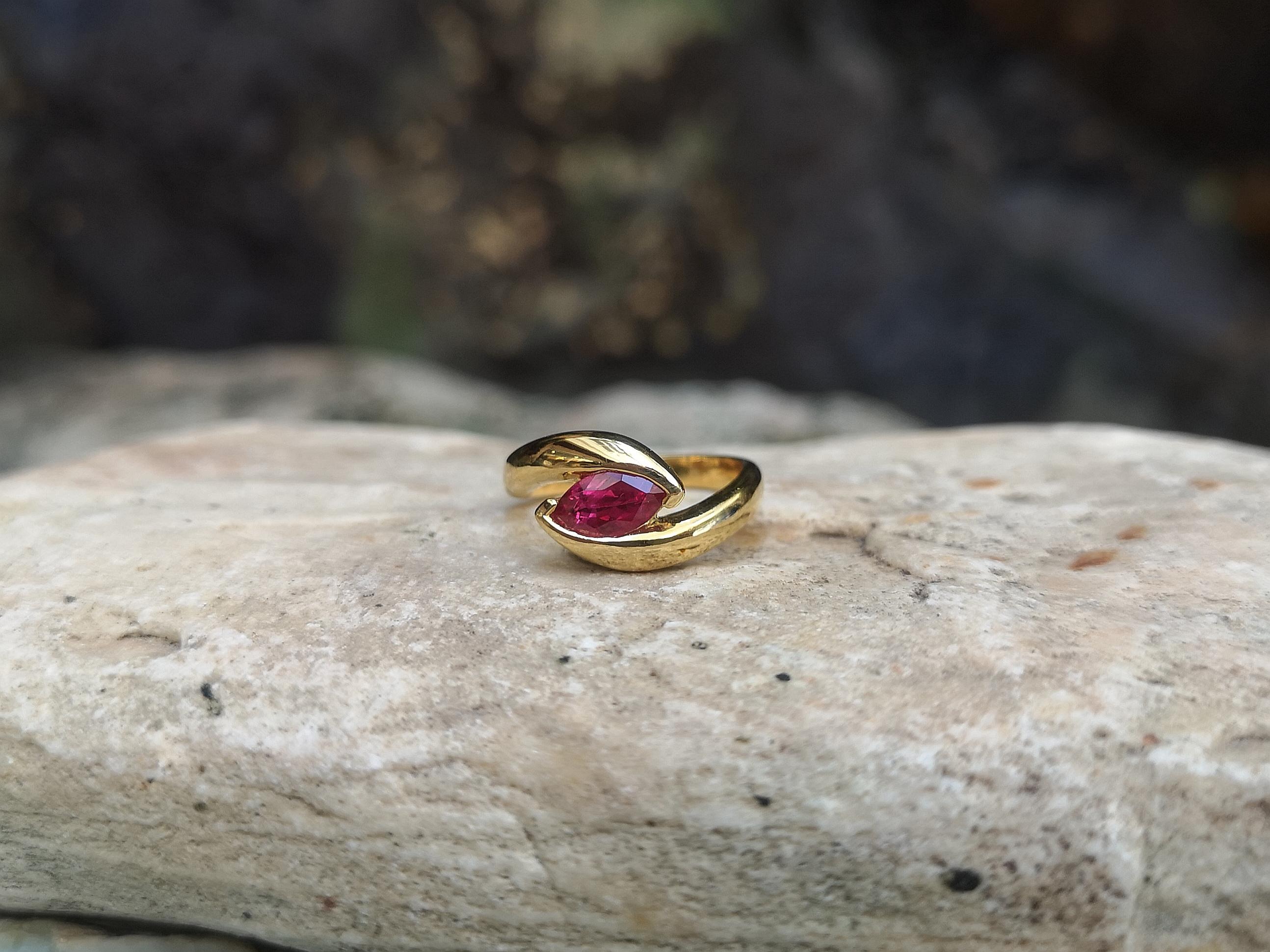 Ruby Ring Set in 18 Karat Gold Settings For Sale 3