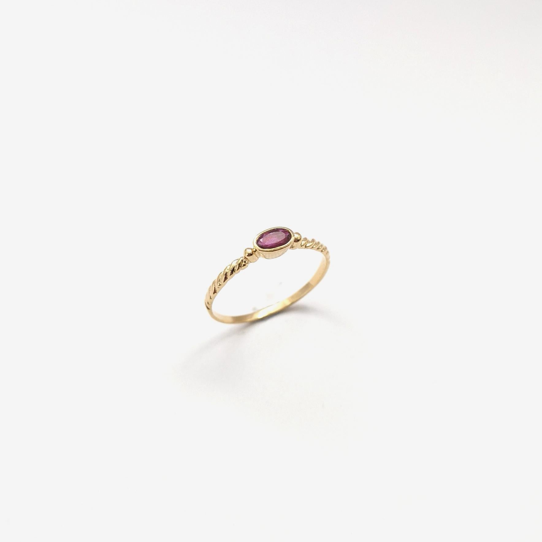Anillo de rubí engastado en oro de 18 quilates en venta 6