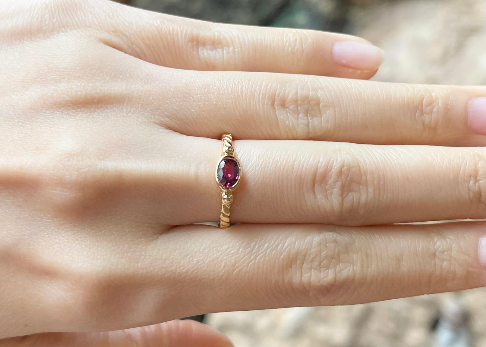 Rubin-Ring in 18 Karat Gold gefasst in Fassungen (Zeitgenössisch) im Angebot