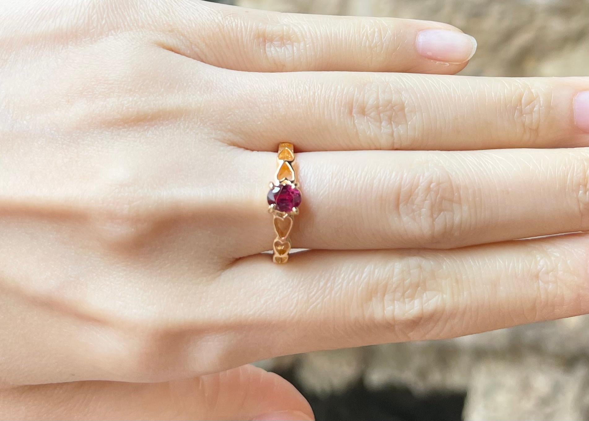 Rubin-Ring in 18 Karat Gold gefasst in Fassungen (Zeitgenössisch) im Angebot