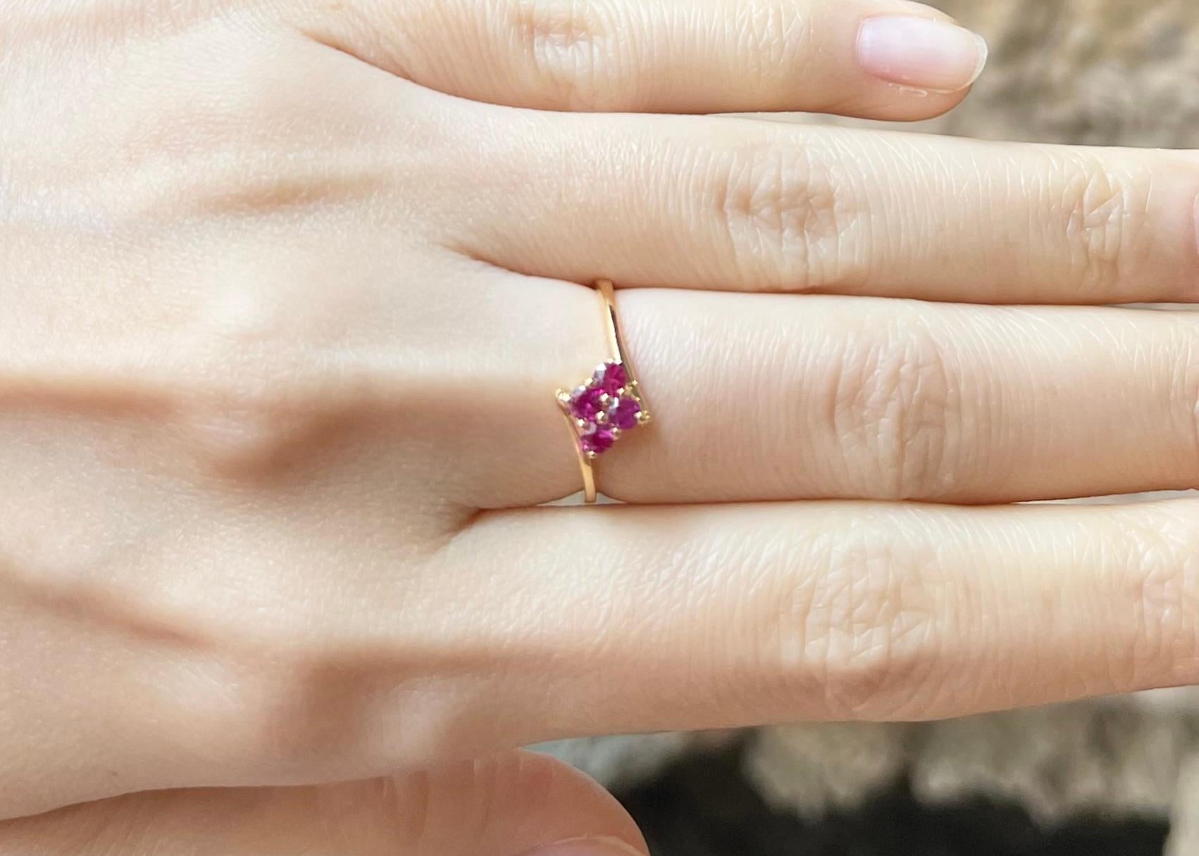 Rubin-Ring in 18 Karat Gold gefasst in Fassungen (Zeitgenössisch) im Angebot