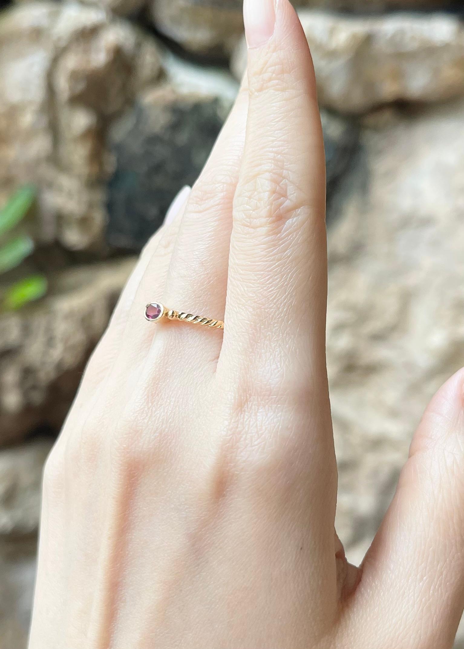 Anillo de rubí engastado en oro de 18 quilates en Nuevo estado para la venta en Bangkok, TH
