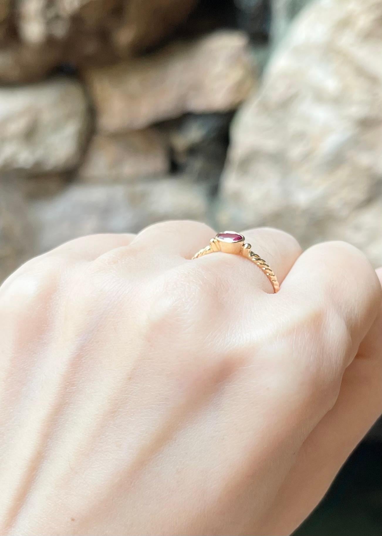 Femenino o masculino Anillo de rubí engastado en oro de 18 quilates en venta