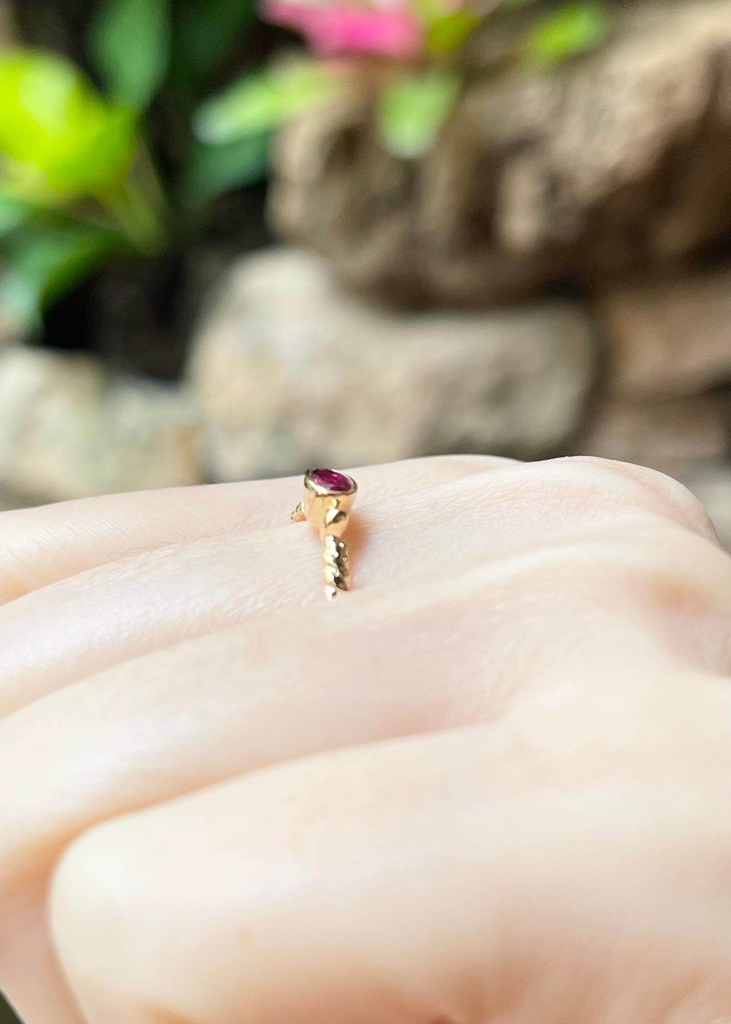 Anillo de rubí engastado en oro de 18 quilates en venta 1