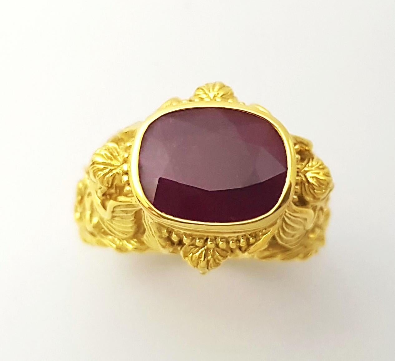 Anello con rubino incastonato in oro 18 carati in vendita 2