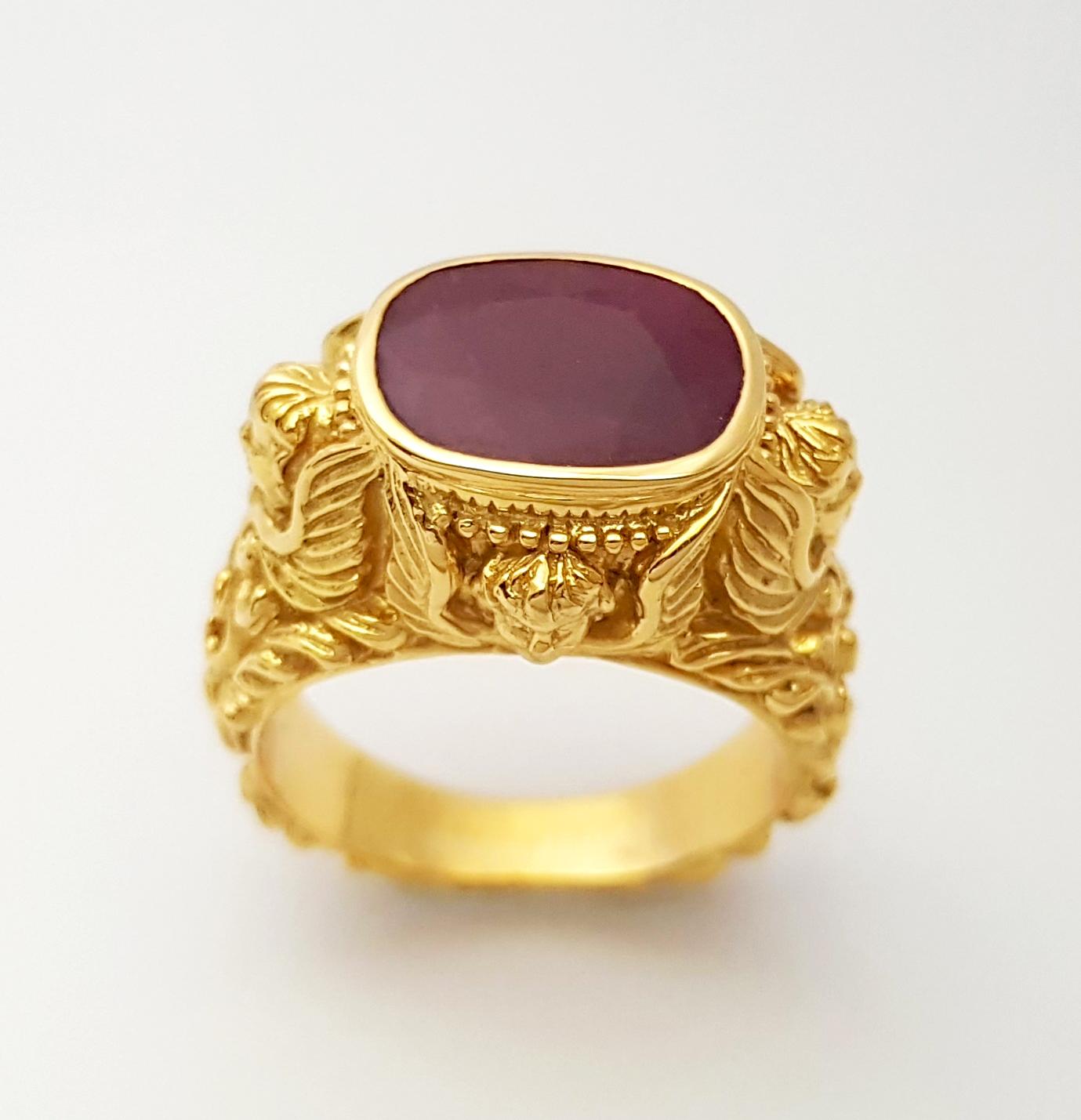 Anello con rubino incastonato in oro 18 carati in vendita 3