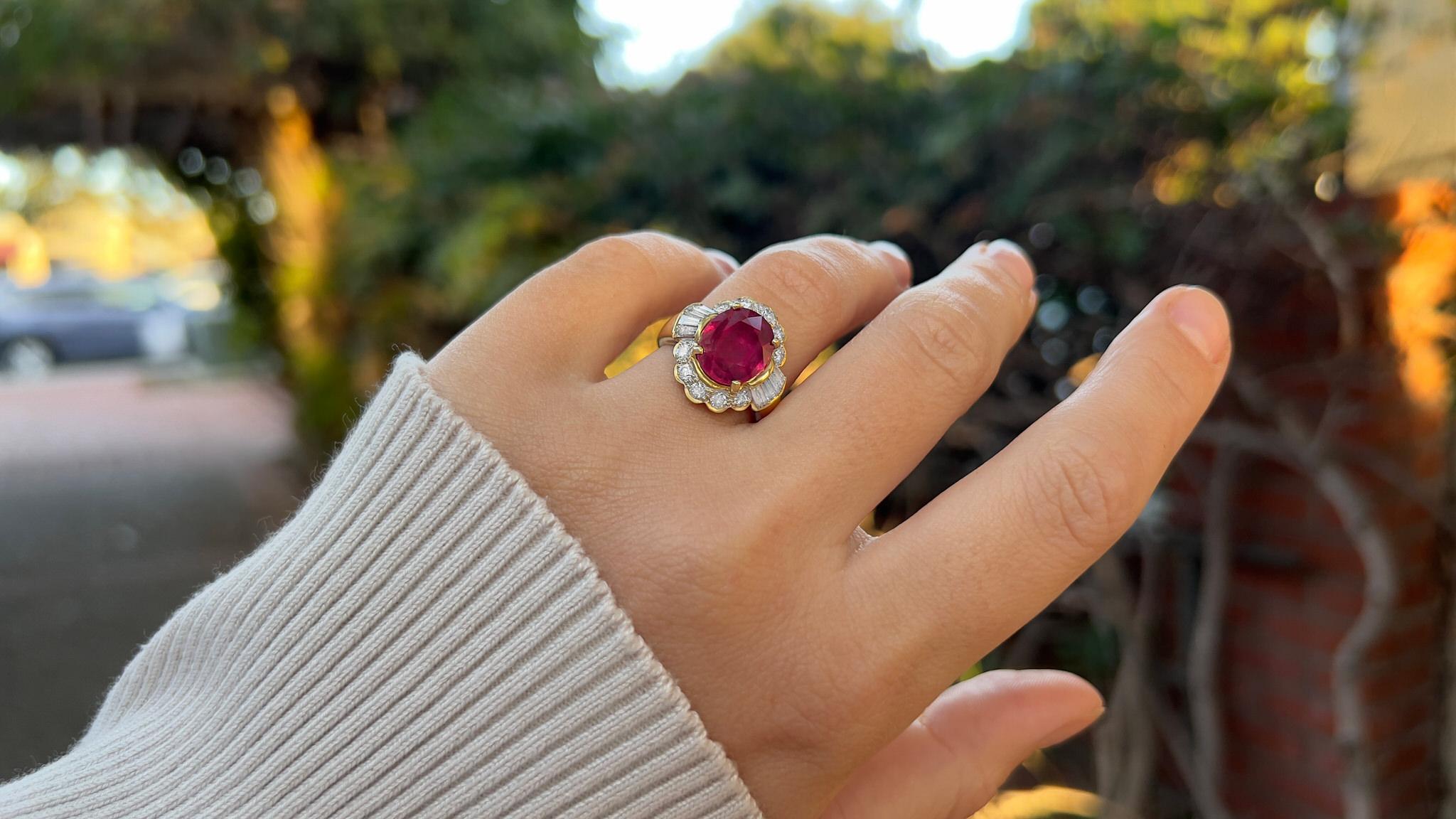 Oval Cut Ruby Ring With Diamonds 4.90 Carats 18K Yellow Gold For Sale