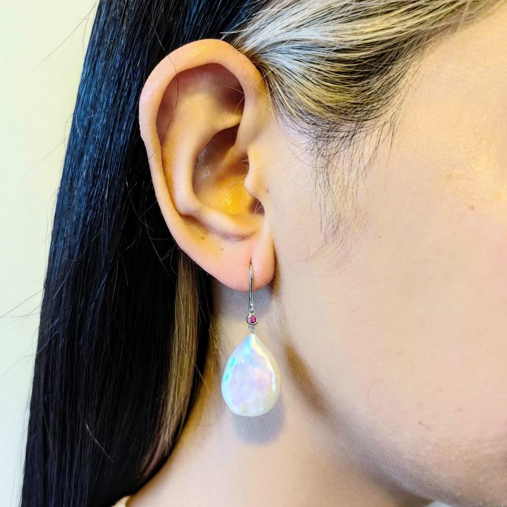 Pendants d'oreilles en perles de Keshi et rubis roses avec crochet en or blanc 18K Pour femmes en vente