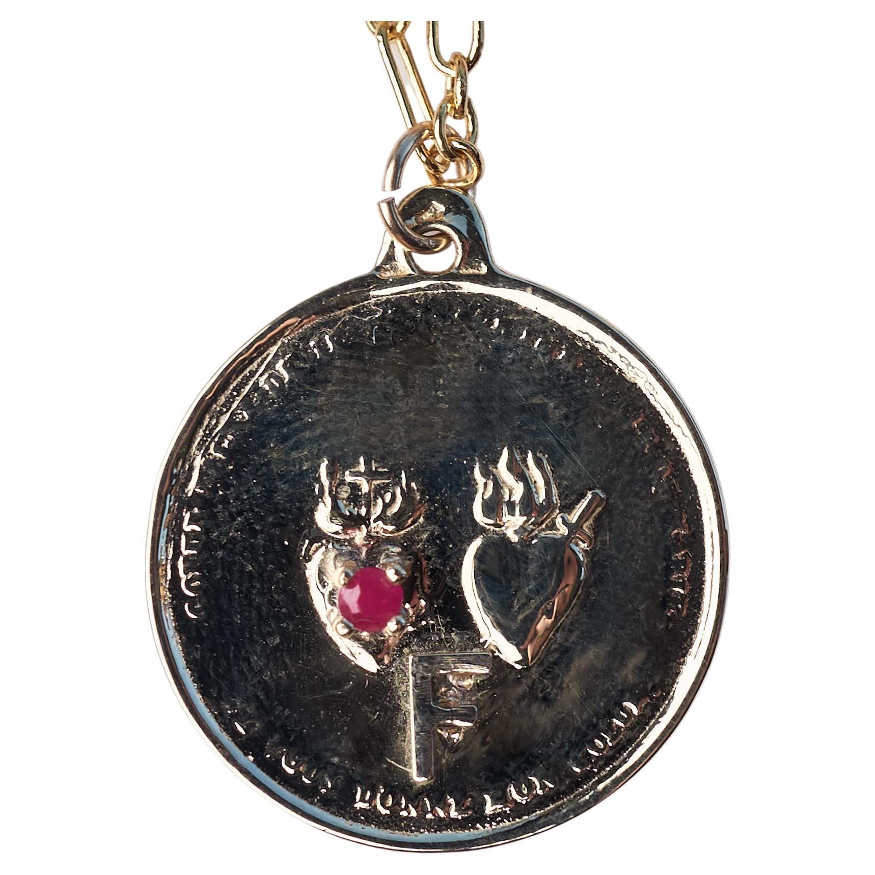 Herz-Medaille Halskette personalisierter Initial Rubin Sacred Twin J Dauphin (Brillantschliff) im Angebot