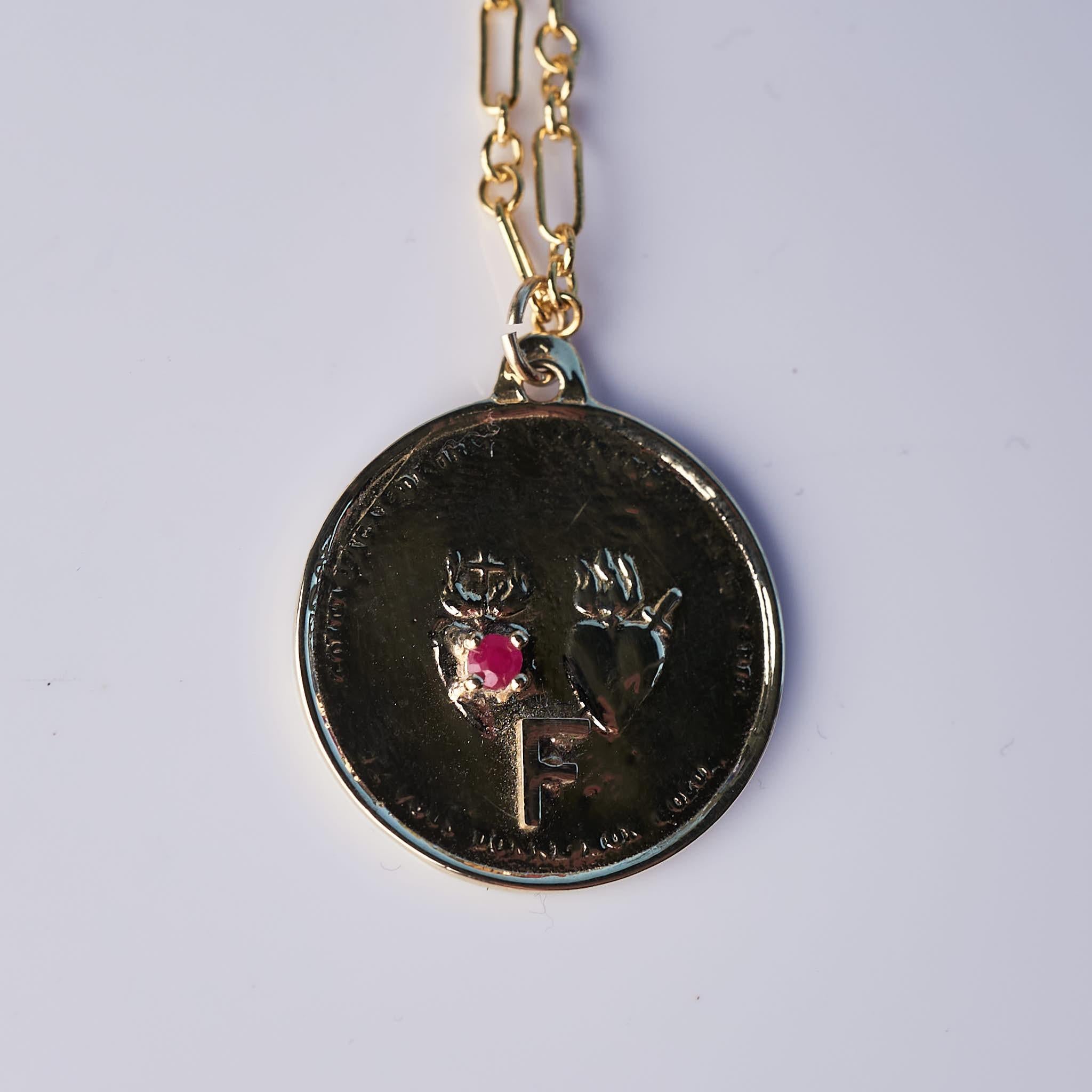 Herz-Medaille Halskette personalisierter Initial Rubin Sacred Twin J Dauphin Damen im Angebot