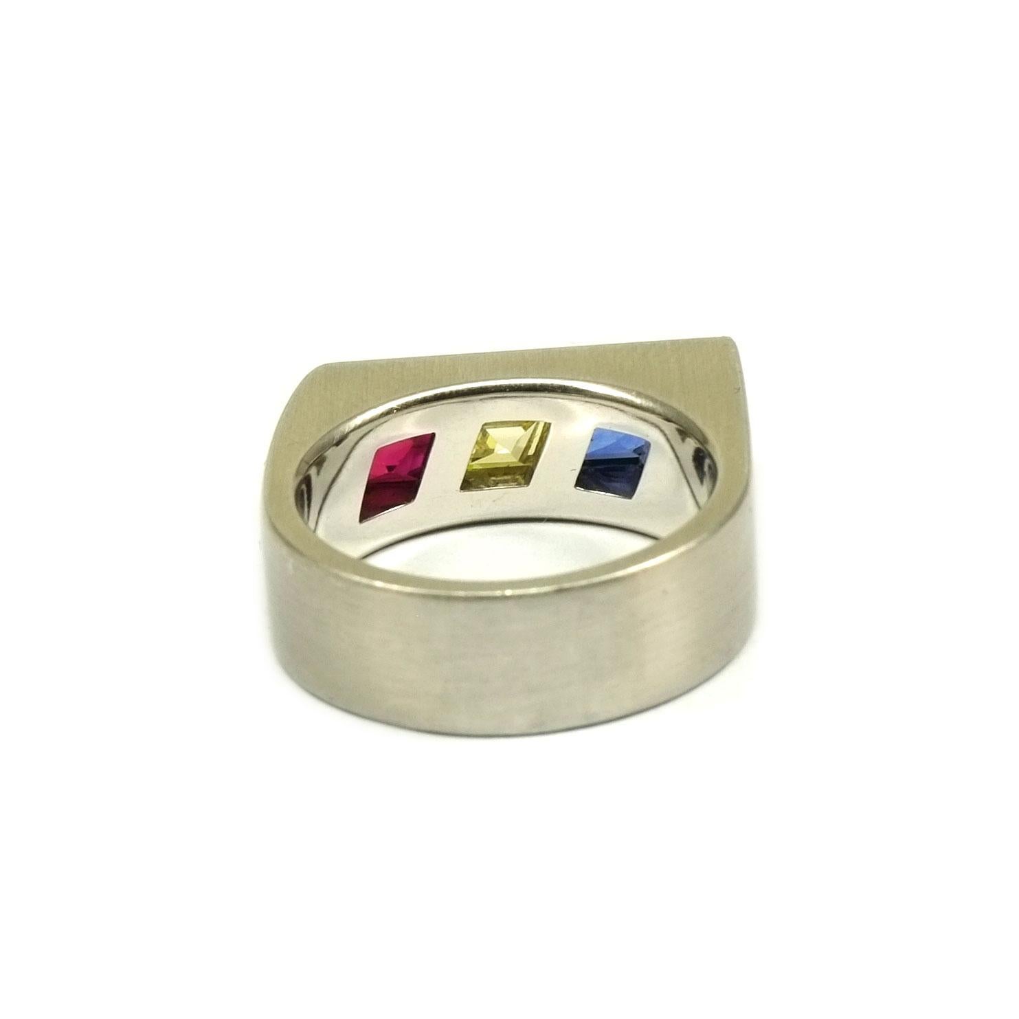 Women's or Men's Ruby Sapphire and 0.7 Carat Fancy Yellow Diamond Ring Christian Tesarik, Vienna For Sale