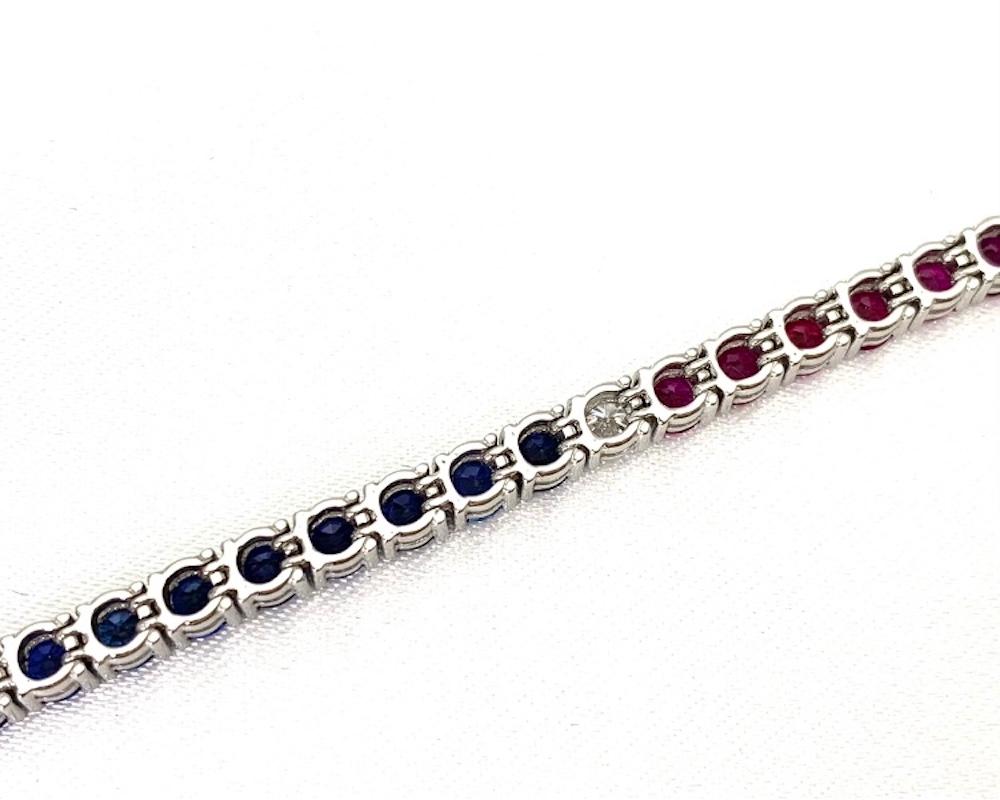 Donna Bracciale tennis in platino con rubini, zaffiri e diamanti 