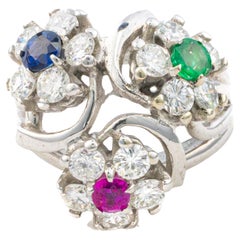 Anello con triplo cluster di rubini, zaffiri, smeraldi e diamanti